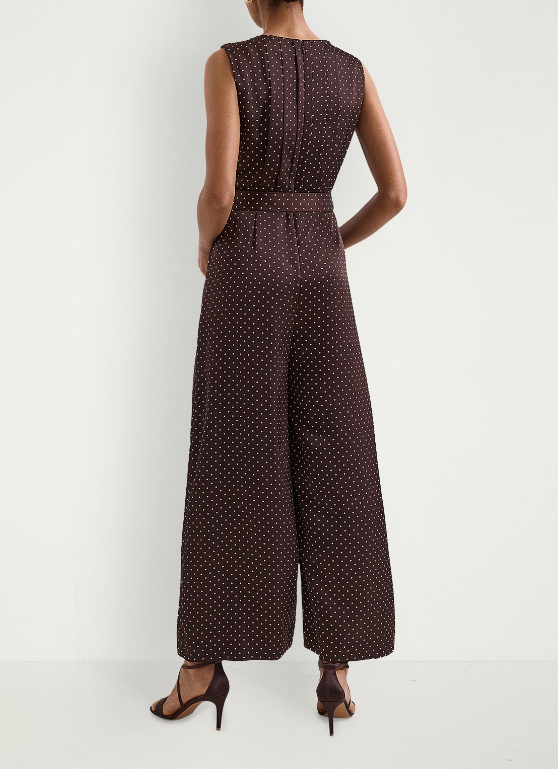 Phase Eight Petite Janine wide fit jumpsuit met stippenprint - achterkant donkerbruin