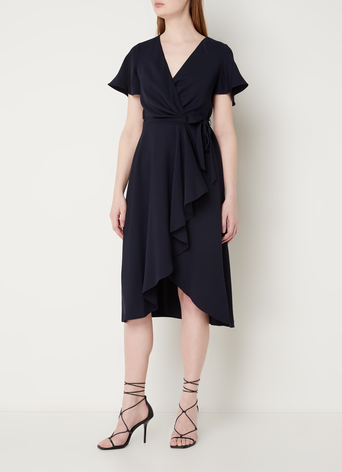 Phase Eight Petite Julissa midi wikkeljurk met volant en vlindermouw - detail 4 lichtblauw