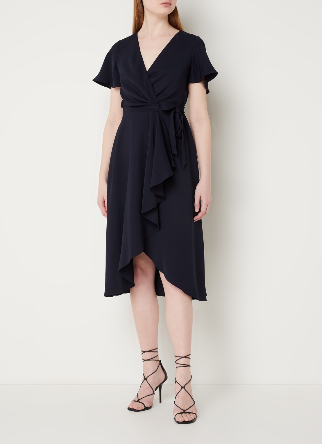 Phase Eight Petite Julissa midi wikkeljurk met volant en vlindermouw - voorkant 3 lichtblauw