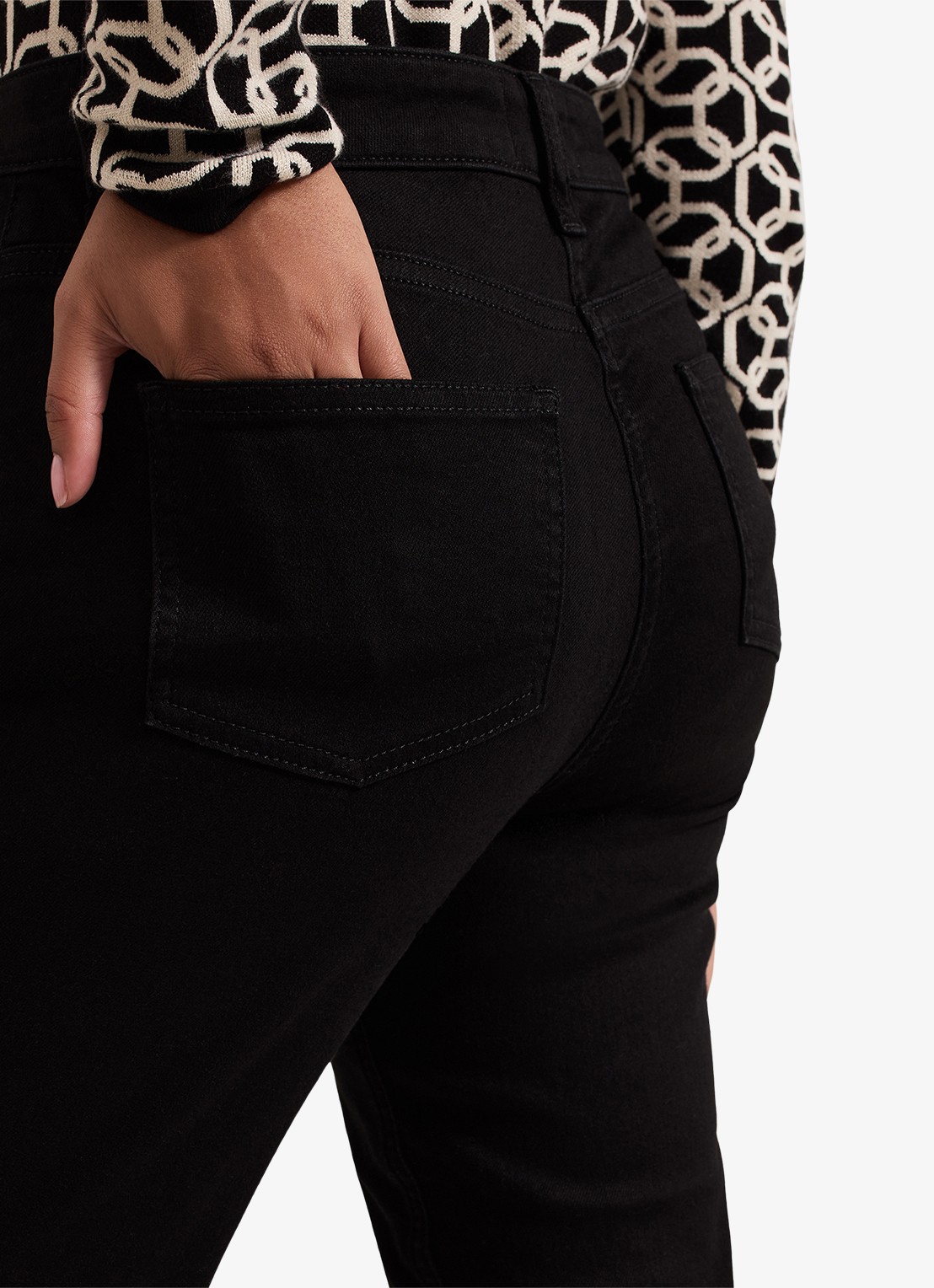Phase Eight Petite Olivia high waist flared fit jeans met gekleurde wassing - detail 7 zwart