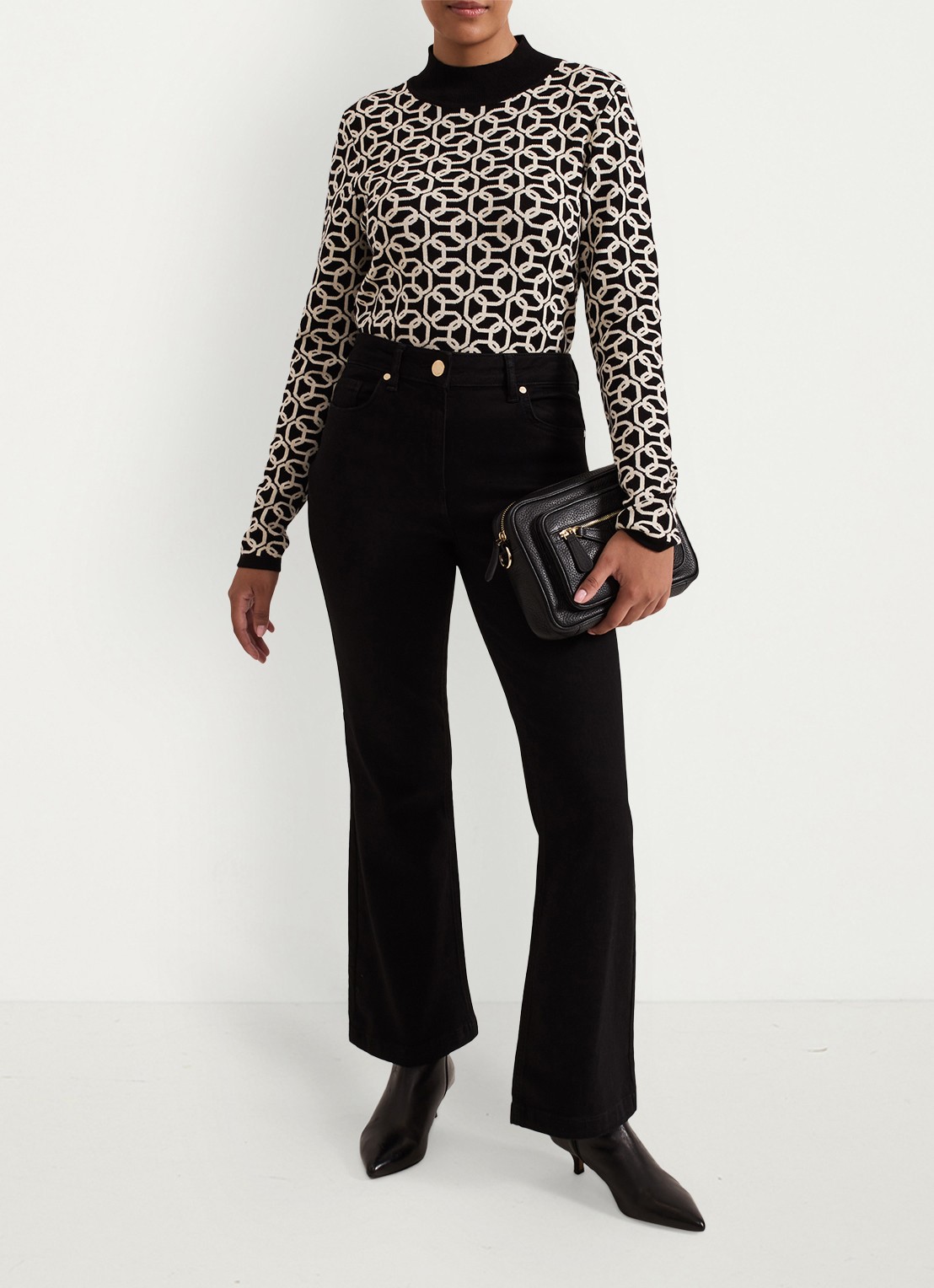 Phase Eight Petite Olivia high waist flared fit jeans met gekleurde wassing - voorkant 3 zwart