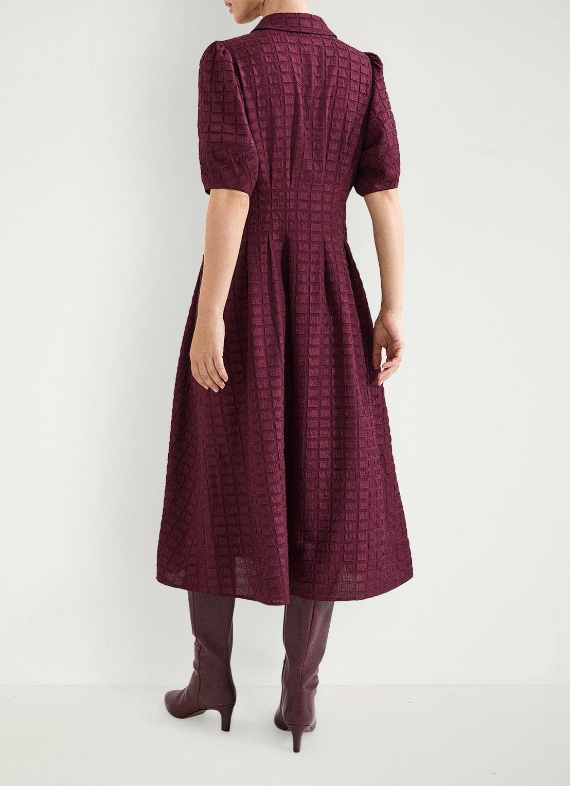 Phase Eight Petite Yasmine midi jurk met pofmouw en steekzakken - achterkant bordeauxrood