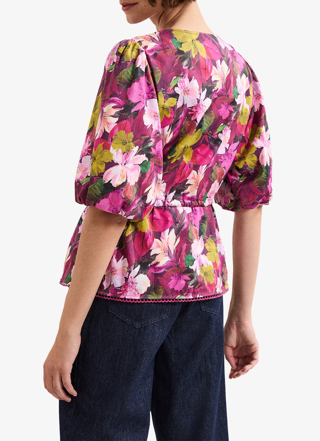 Phase Eight Pia blouse met bloemenprint - achterkant 3 donkerroze