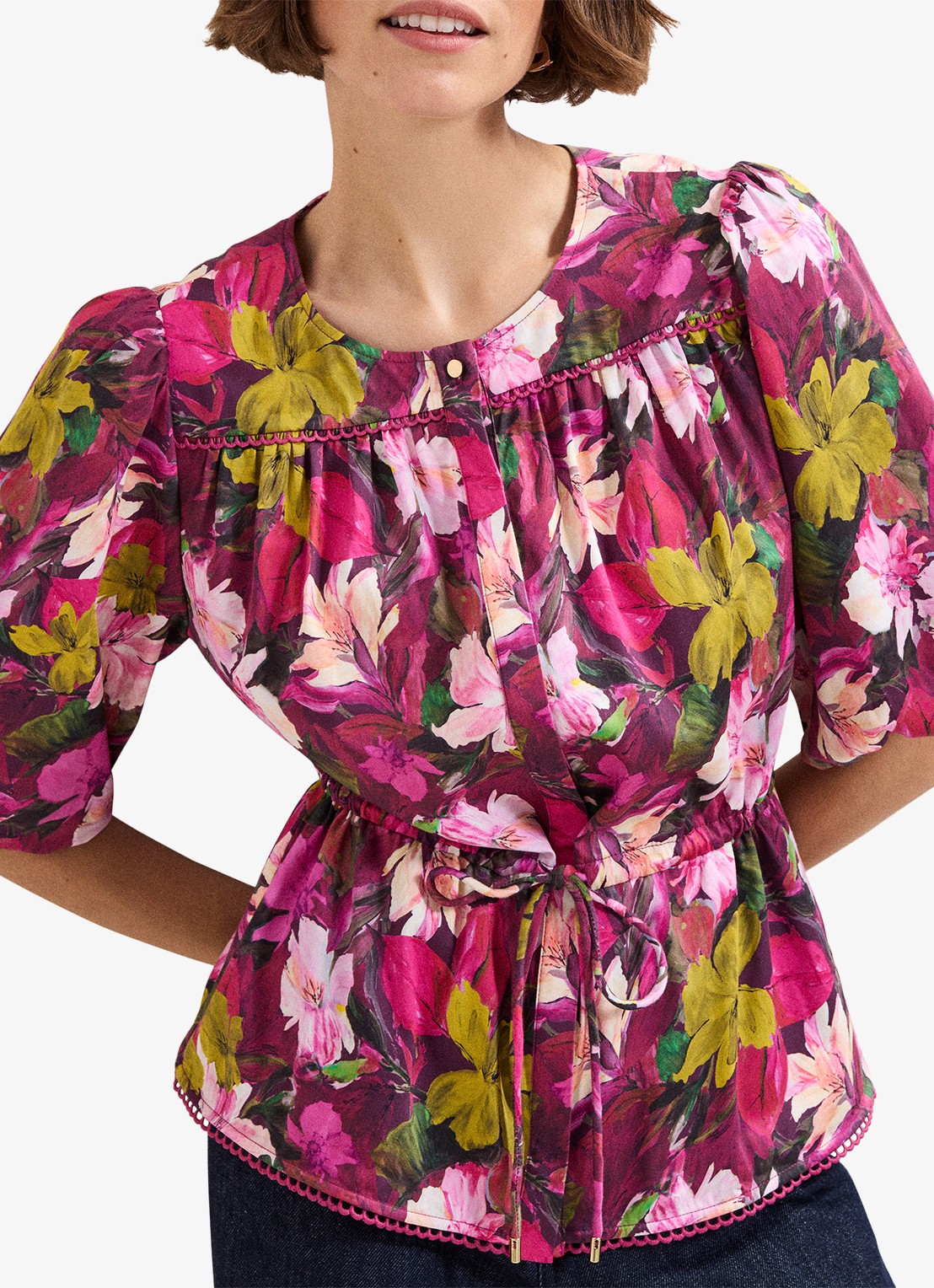 Phase Eight Pia blouse met bloemenprint - detail 5 donkerroze