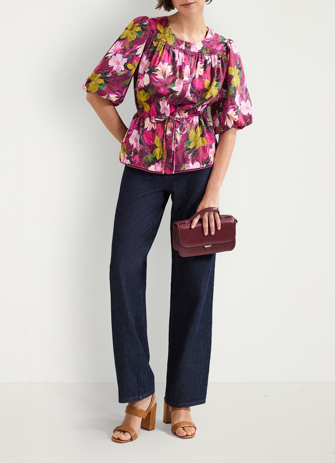 Phase Eight Pia blouse met bloemenprint - voorkant 2 donkerroze