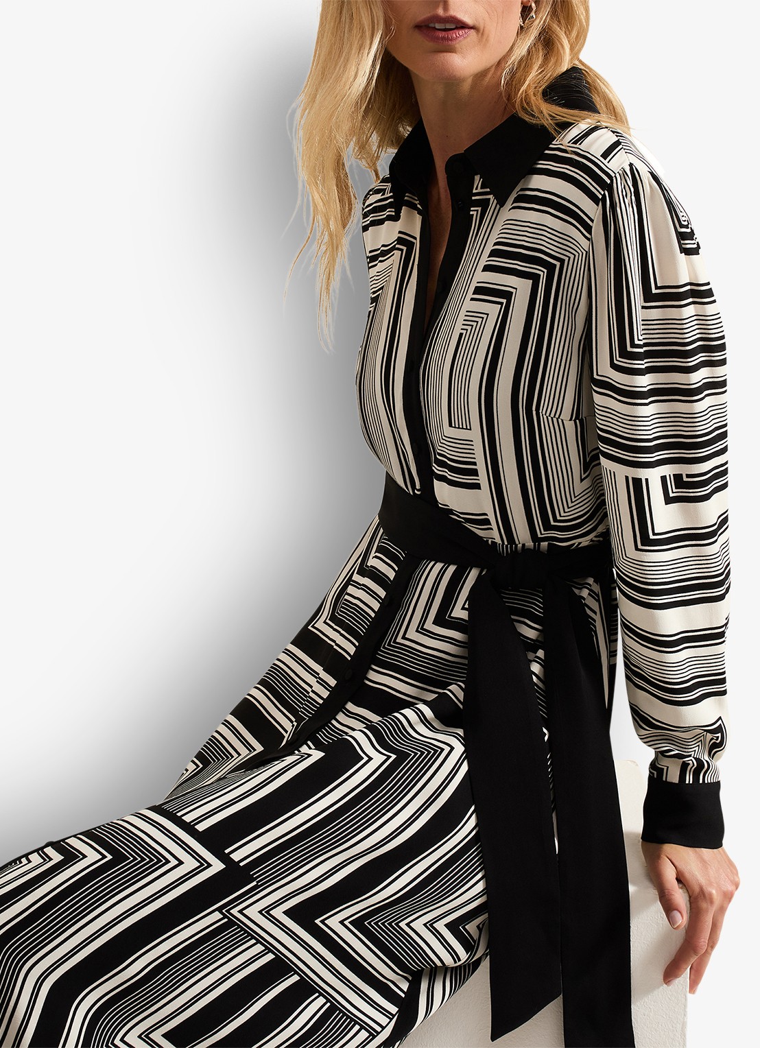 Phase Eight Pia midi blousejurk grafische print - detail 3 zwart