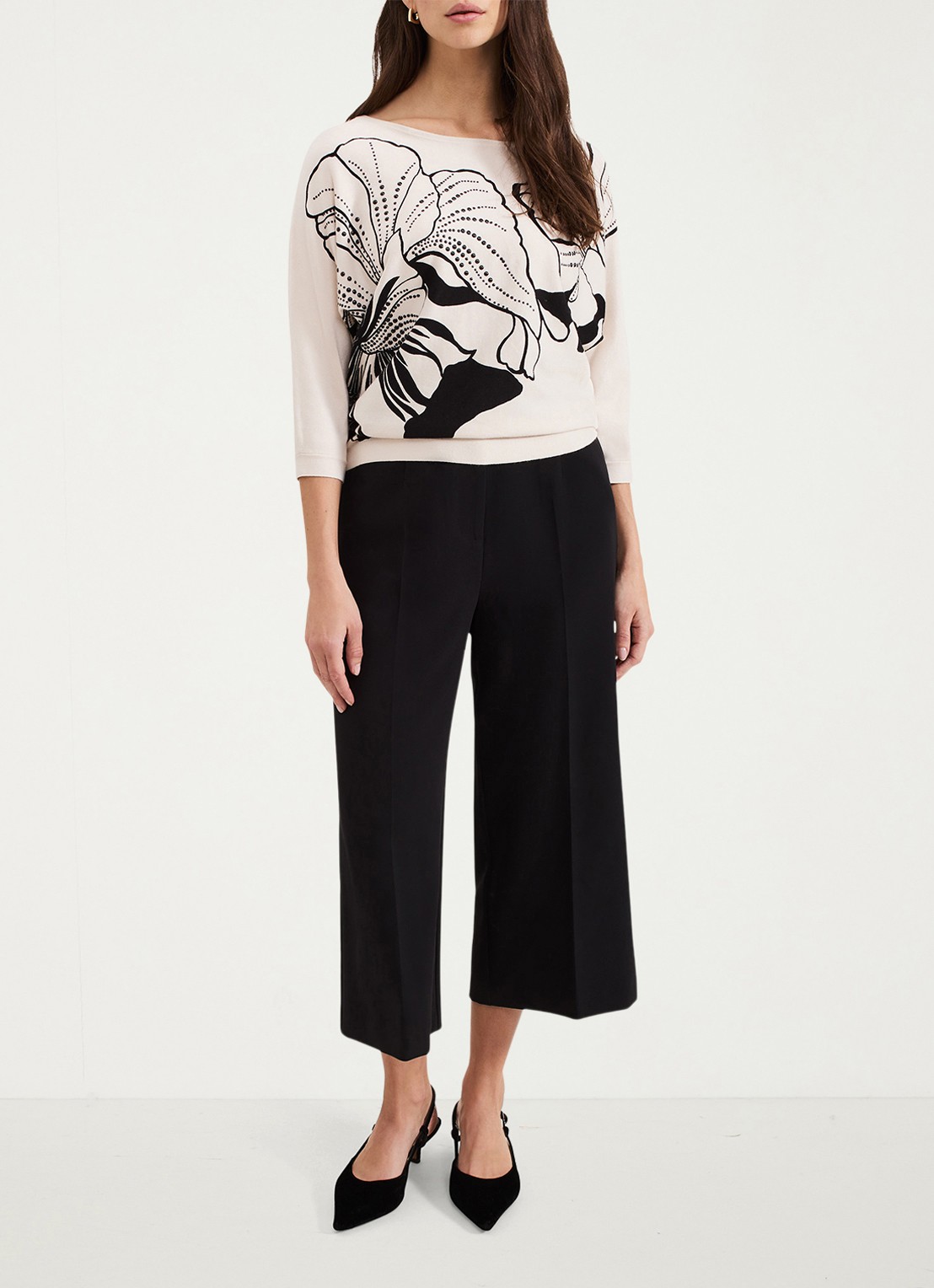 Phase Eight Poppie fijngebreide top met bladprint en studs - voorkant 2 ivoor