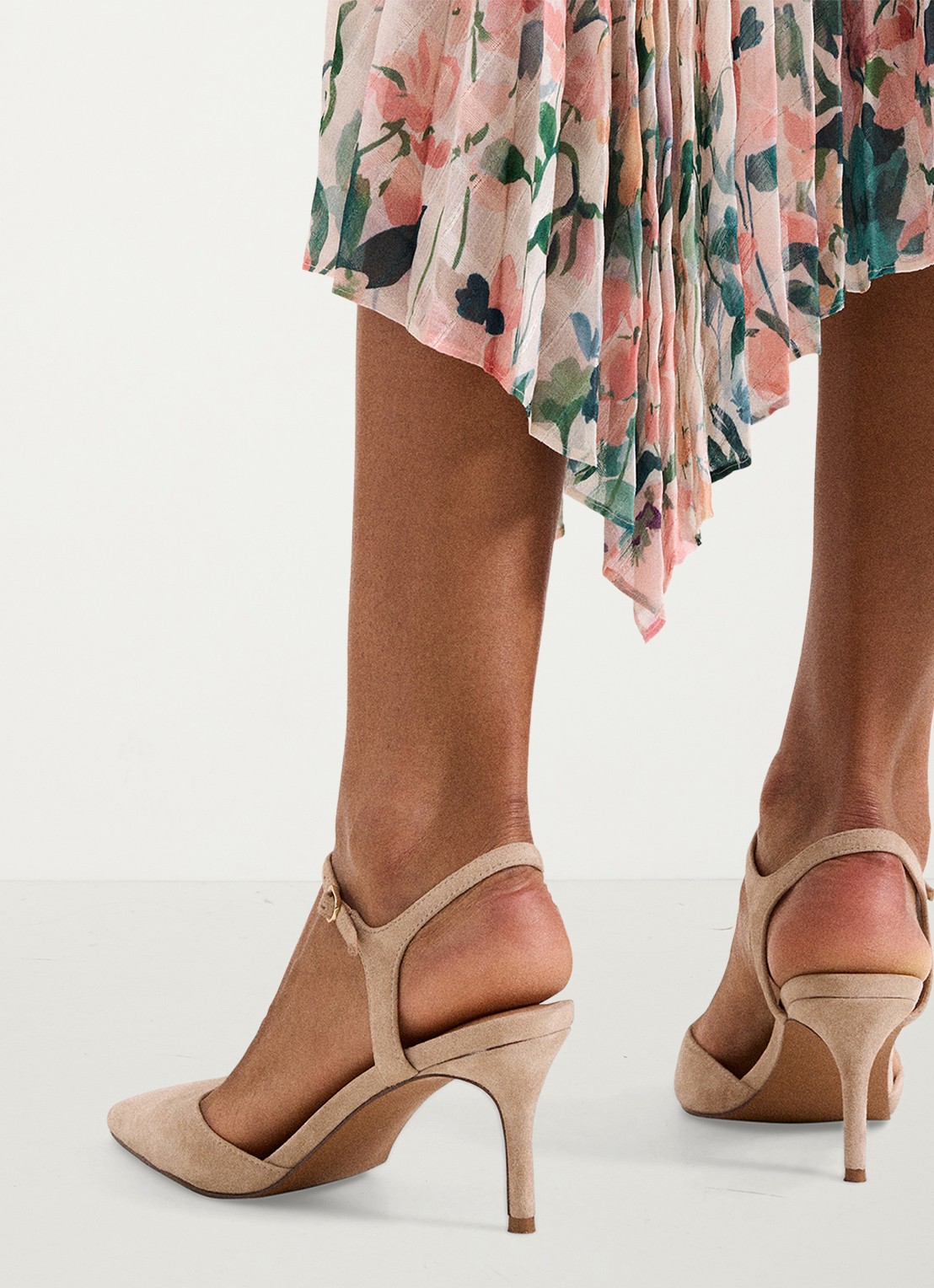 Phase Eight Pump van geitensuède - achterkant 5 beige