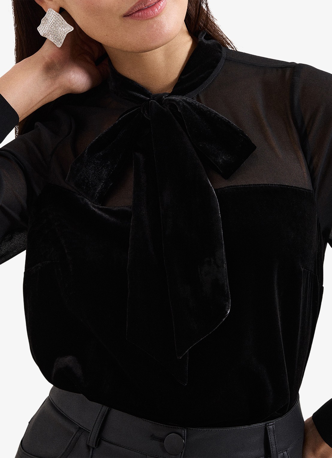 Phase Eight Raye blouse van fluweel - detail 5 zwart