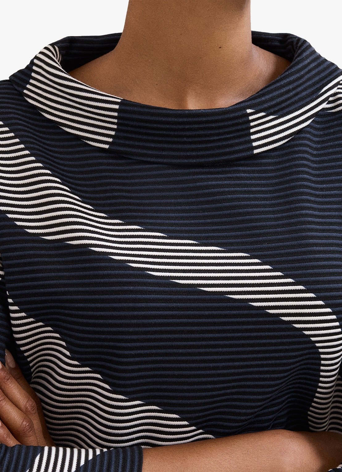 Phase Eight Rena top met print - detail 2 donkerblauw