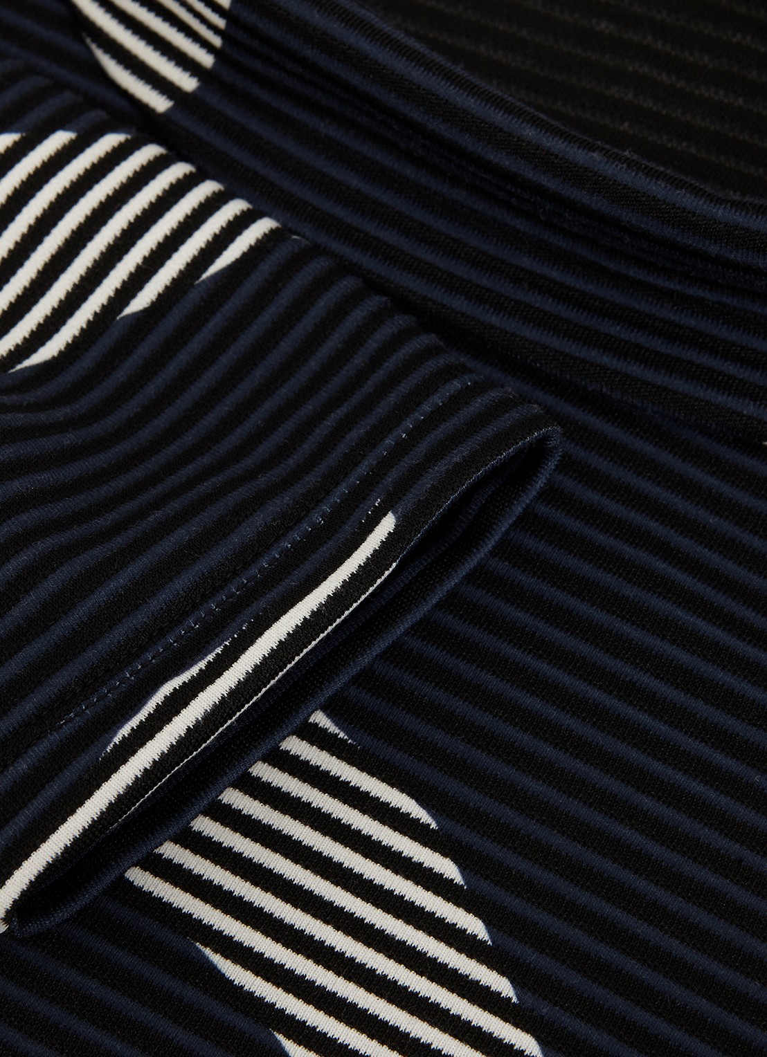 Phase Eight Rena top met print - detail 5 donkerblauw