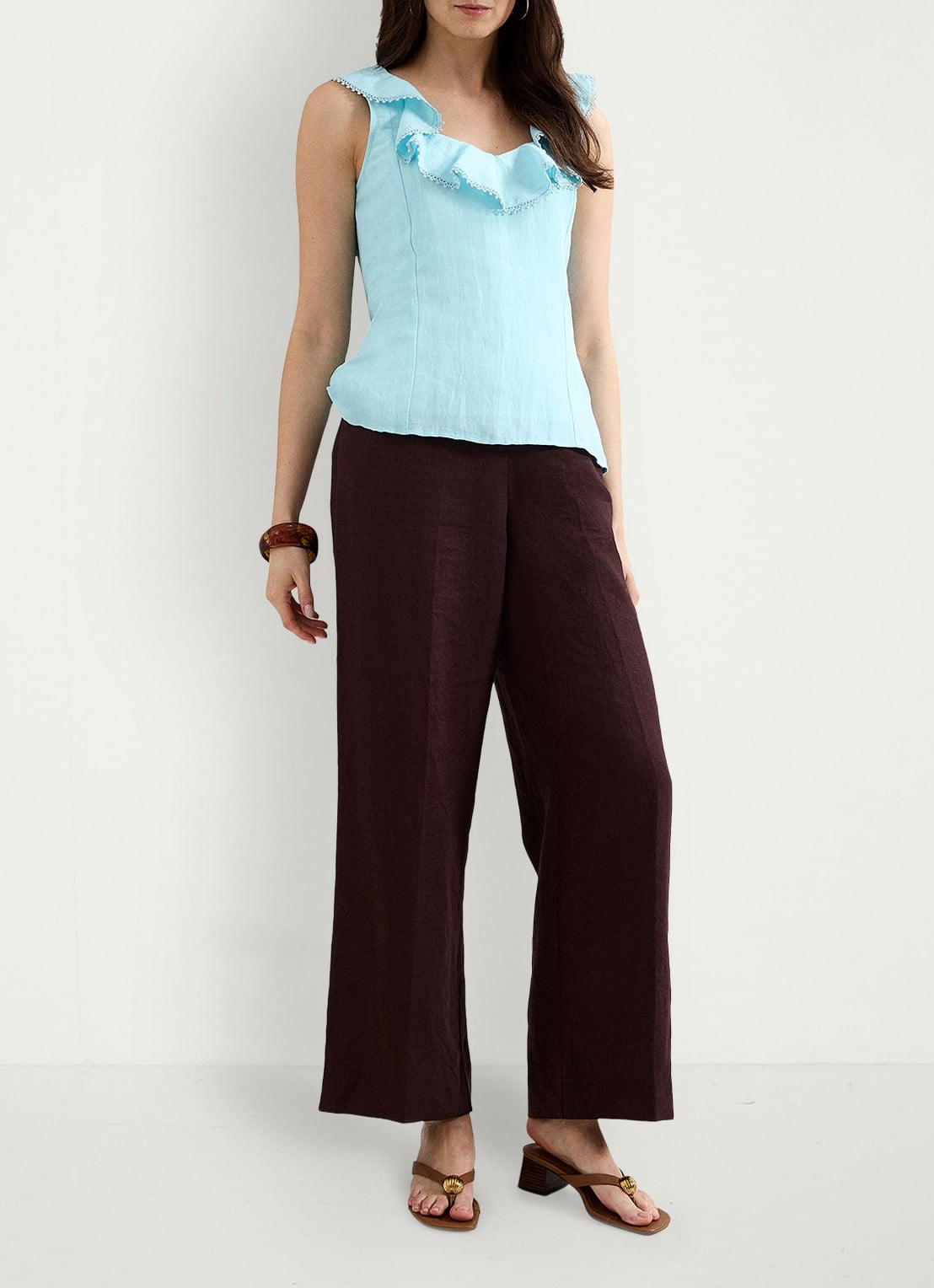 Phase Eight Rhona top in linnenblend met volant - voorkant 3 lichtblauw