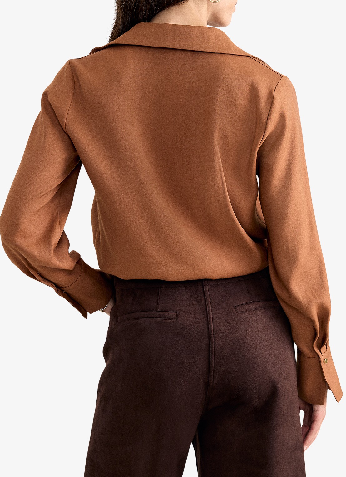 Phase Eight Rihannon blouse met V-hals - achterkant 6 camel