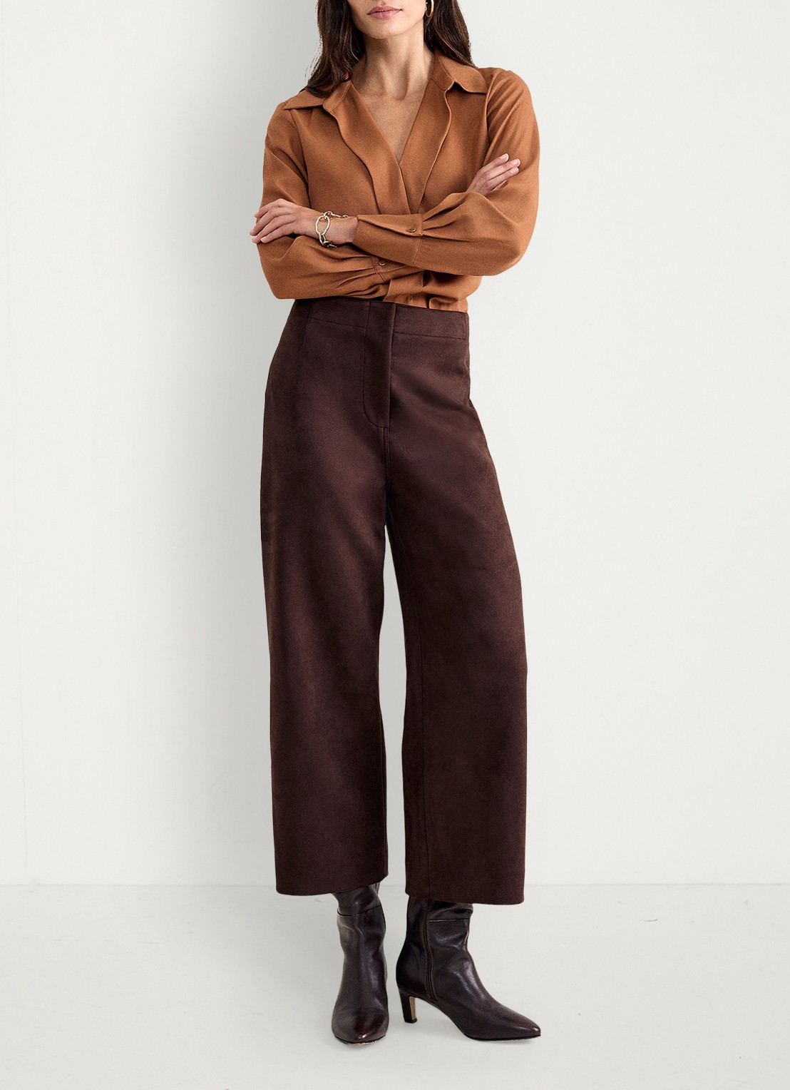 Phase Eight Rihannon blouse met V-hals - voorkant 8 camel