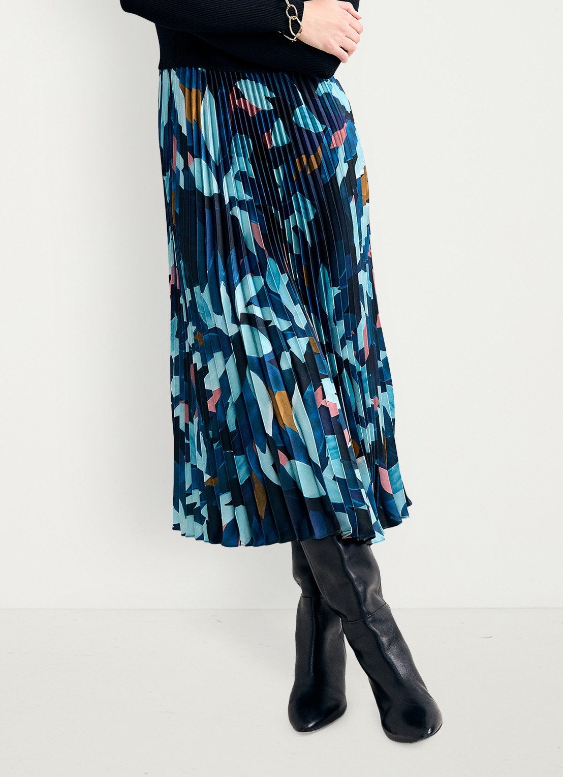 Phase Eight Riley fijngebreide midi jurk met bloememprint en plooien - detail 6 multicolor