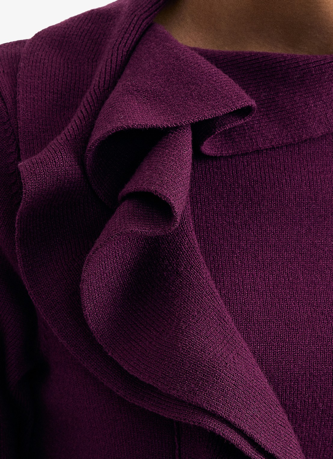 Phase Eight Robyn fijngebreide trui met volant - detail 2 aubergine