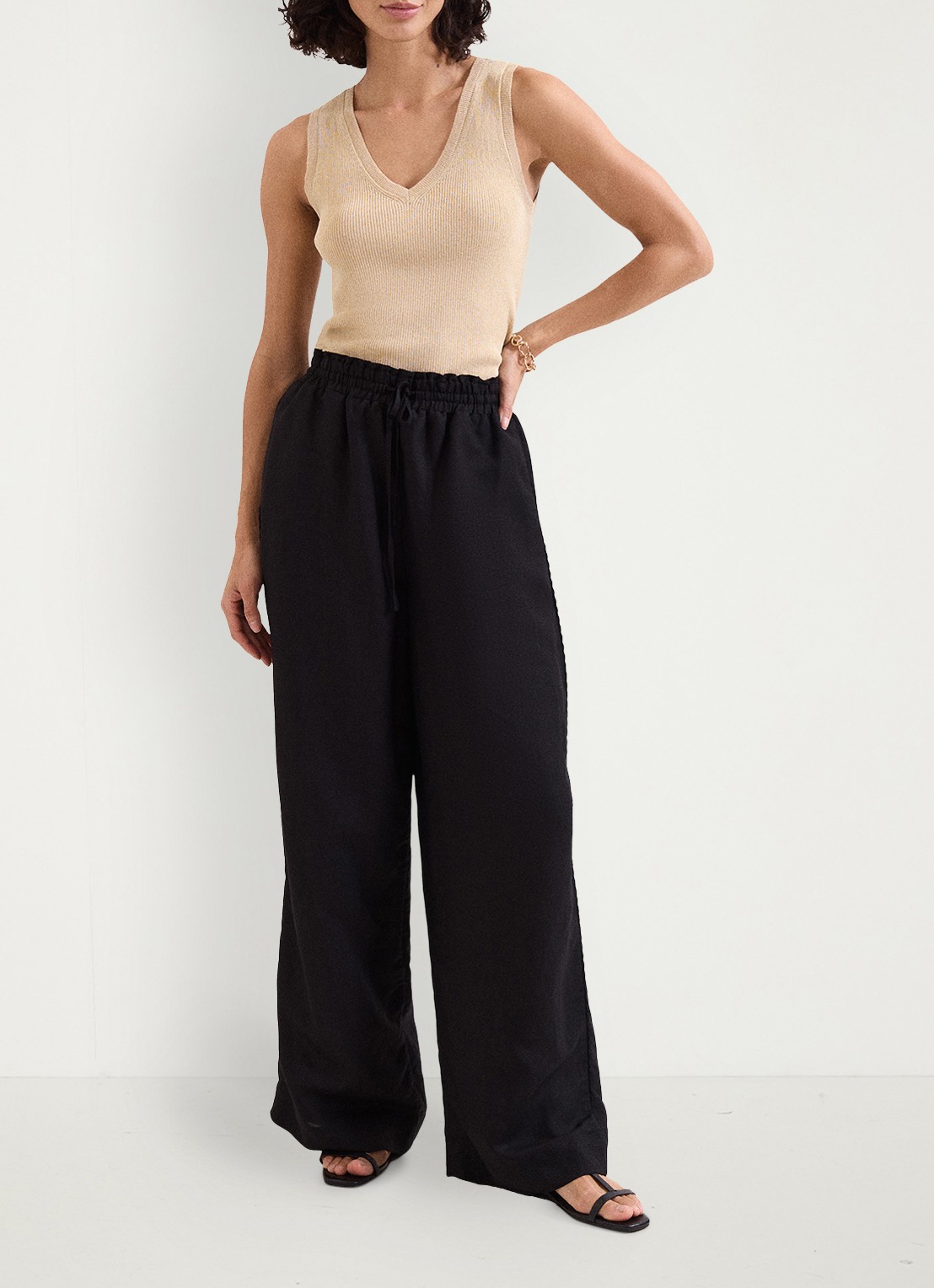 Phase Eight Rowan high waist palazzo broek in linnenblend met steekzakken - voorkant 7 zwart
