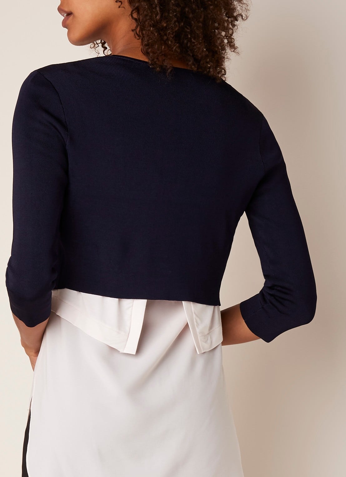 Phase Eight Salma openvallende bolero met stretch - achterkant 4 oranjerood