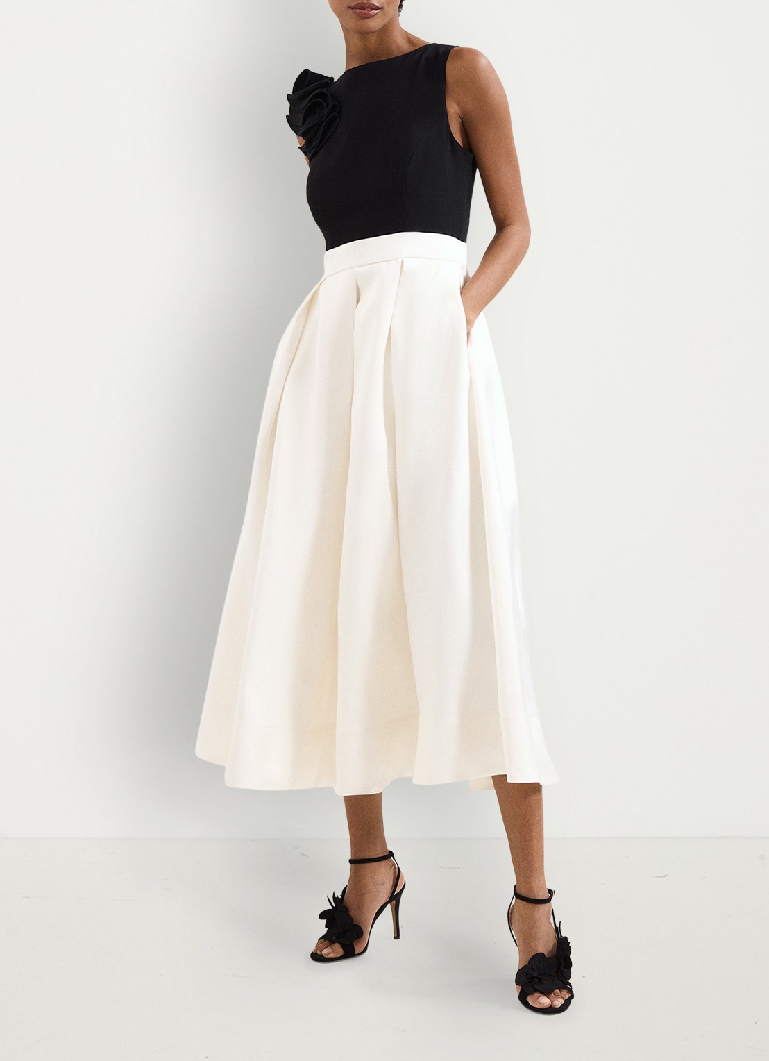 Phase Eight Sandalette van geitensuède met applicatie - detail 4 zwart