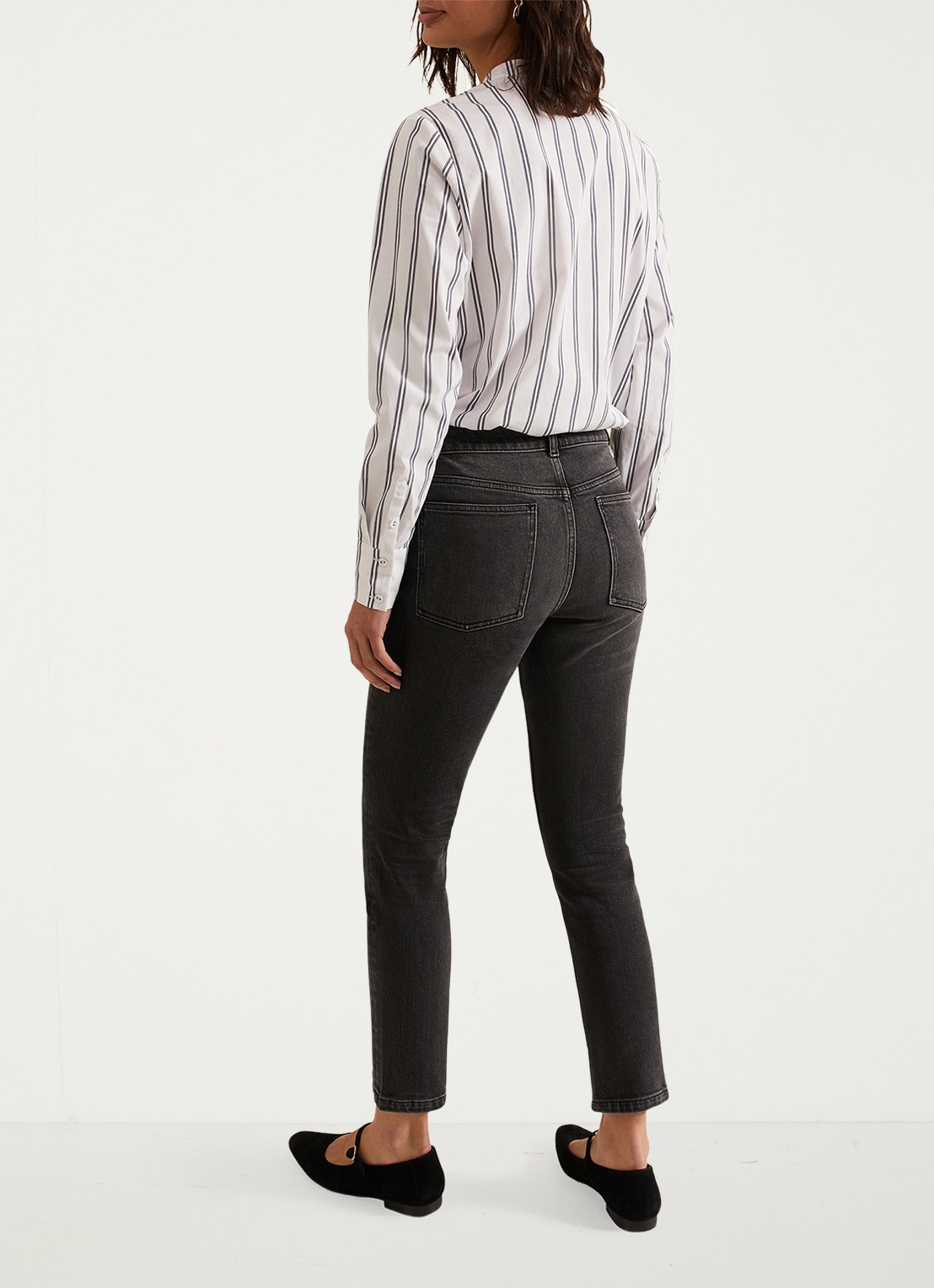 Phase Eight Sara mid waist slim fit jeans met gekleurde wassing - achterkant 7 zwart
