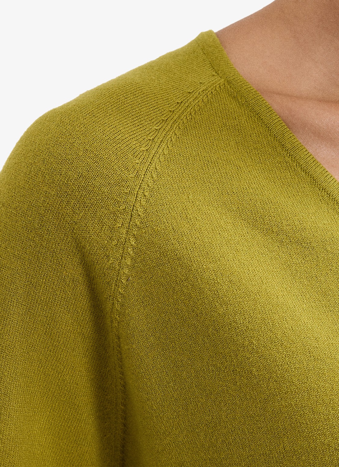 Phase Eight Senita fijngebreide trui met V-hals - detail 4 mosgroen