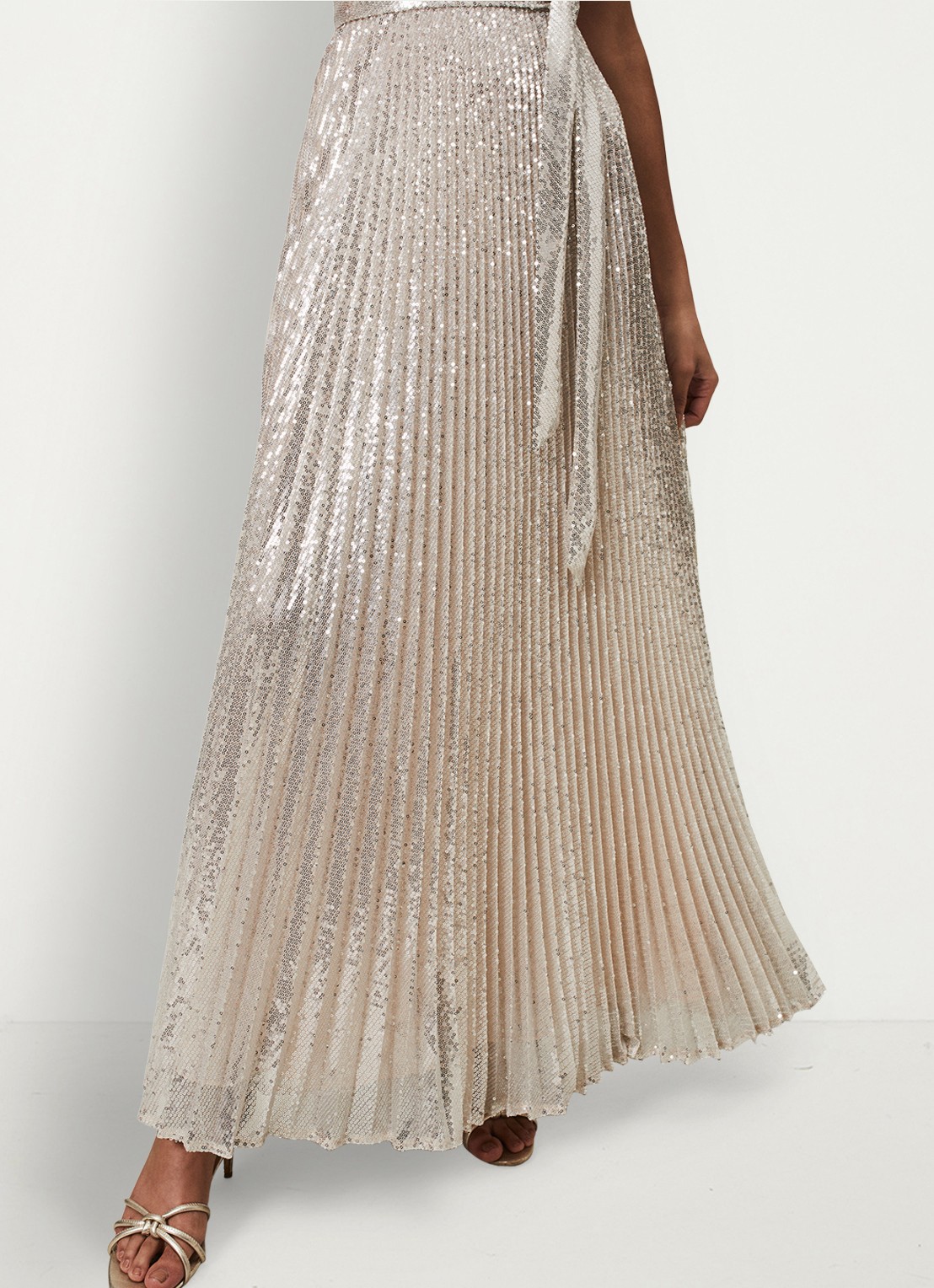 Phase Eight Simara maxi jurk met plooien en pailletten  - detail 5 okergeel