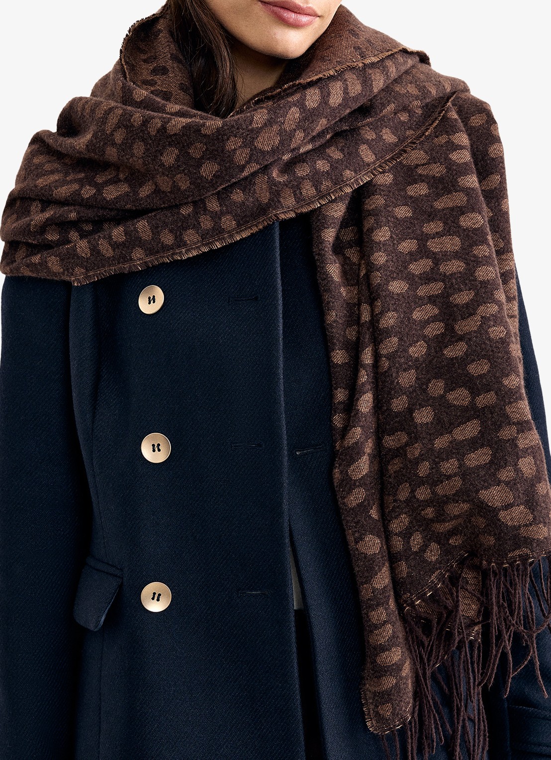 Phase Eight Sjaal met stippenprint - detail bruin