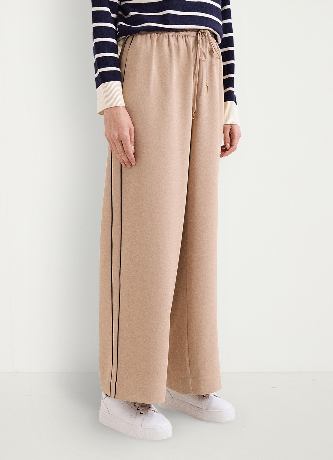 Phase Eight Skye high waist wide fit trackpant met streep detail - voorkant 2 camel