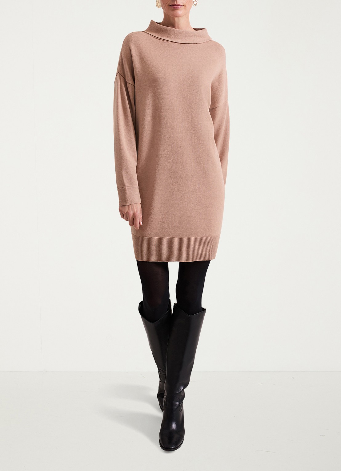 Phase Eight Skylar mini fijngebreide trui-jurk met opstaande kraag  - detail 4 camel