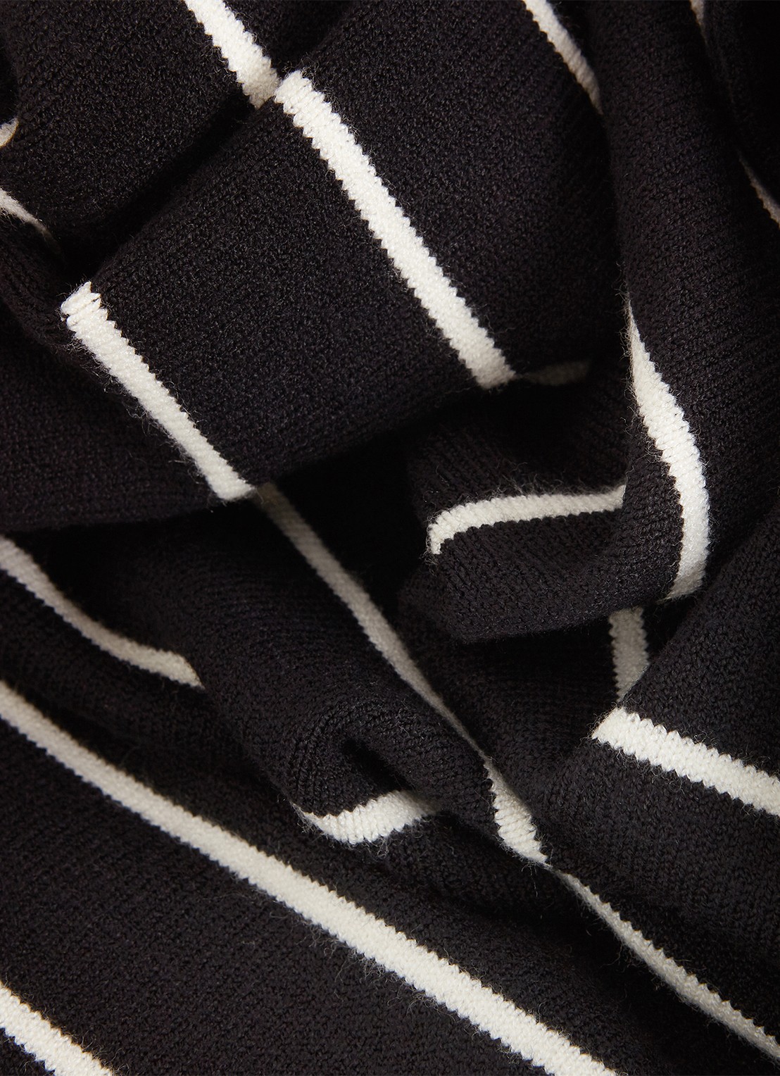 Phase Eight Skylar mini fijngebreide trui-jurk met streepprint - detail 5 zwart