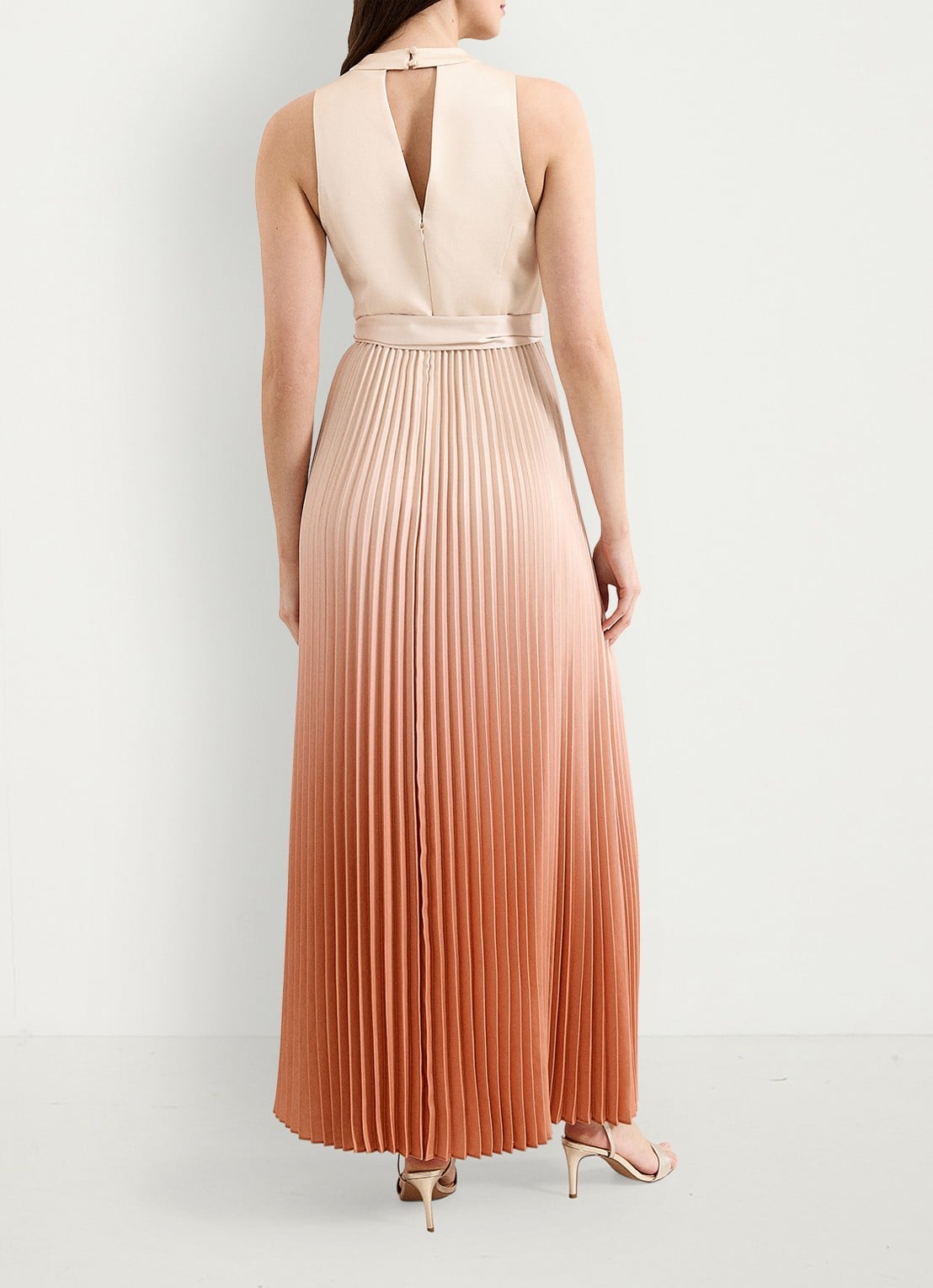 Phase Eight Sloane maxi jurk met plooien en strikceintuur - achterkant oranje