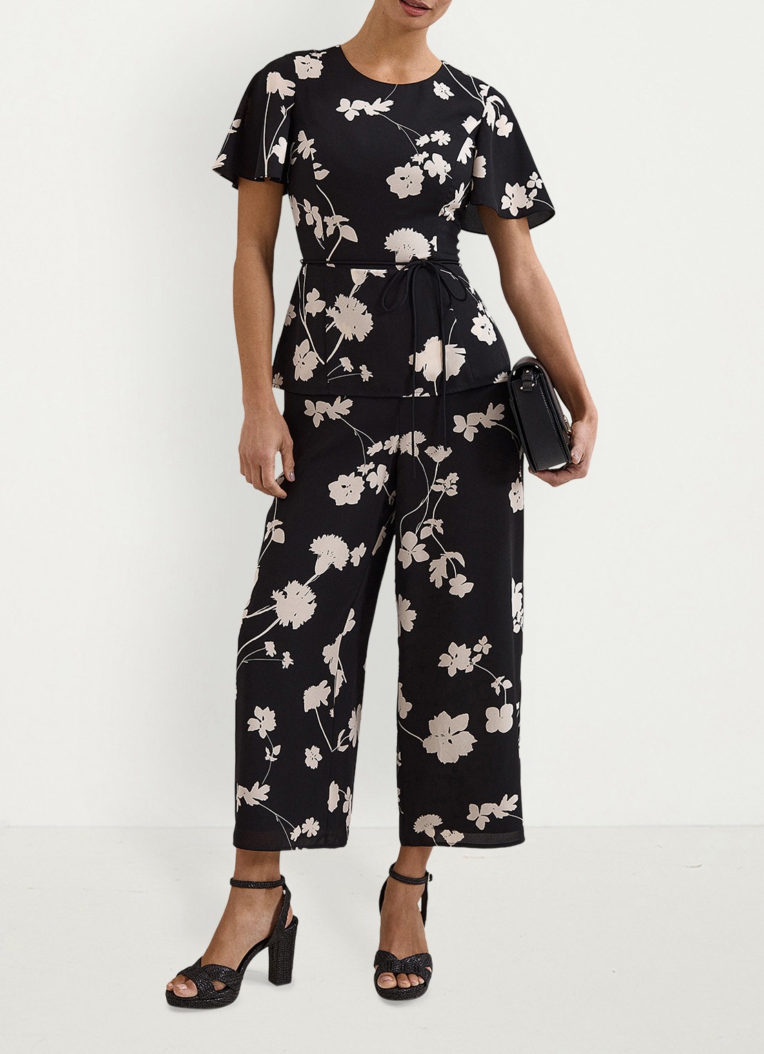 Phase Eight Straight fit jumpsuit met bloemenprint - voorkant 6 zwart