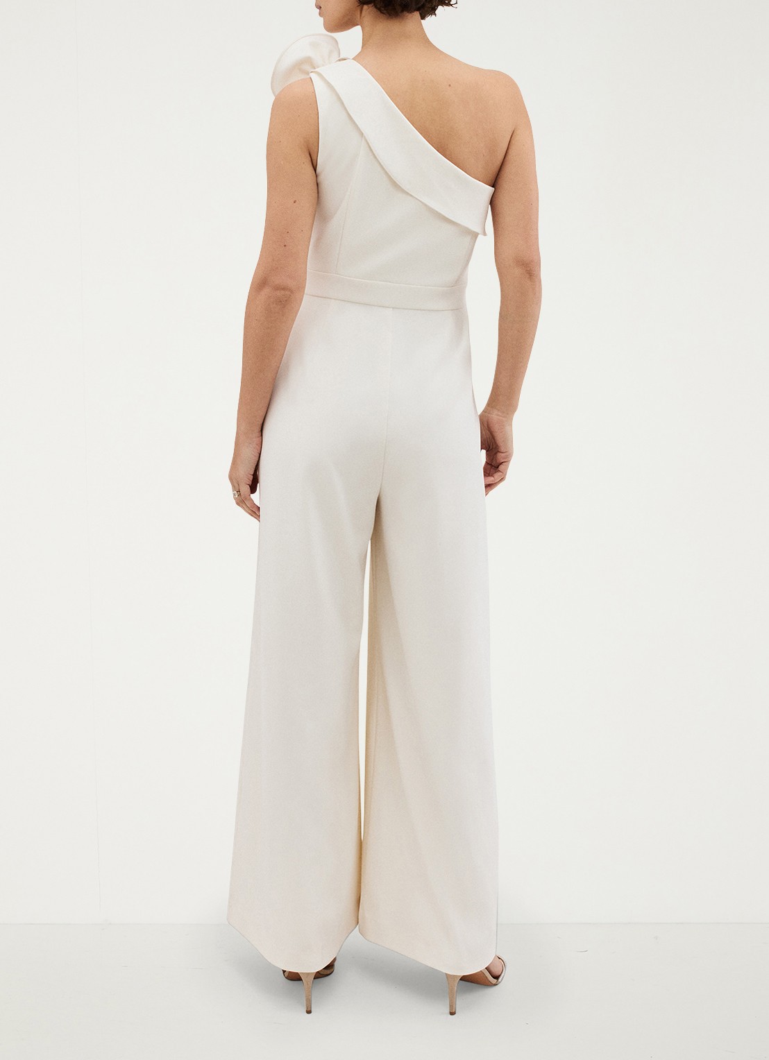 Phase Eight Tali wide fit one shoulder jumpsuit met persplooi - achterkant creme