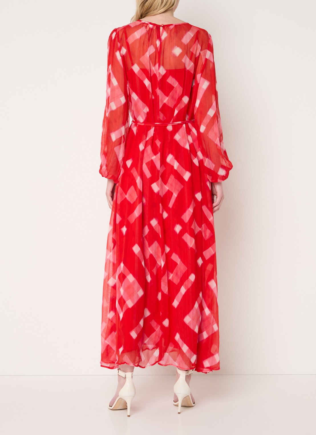 Phase Eight Tatianna semi-transparante maxi jurk met print en strikceintuur - achterkant rood