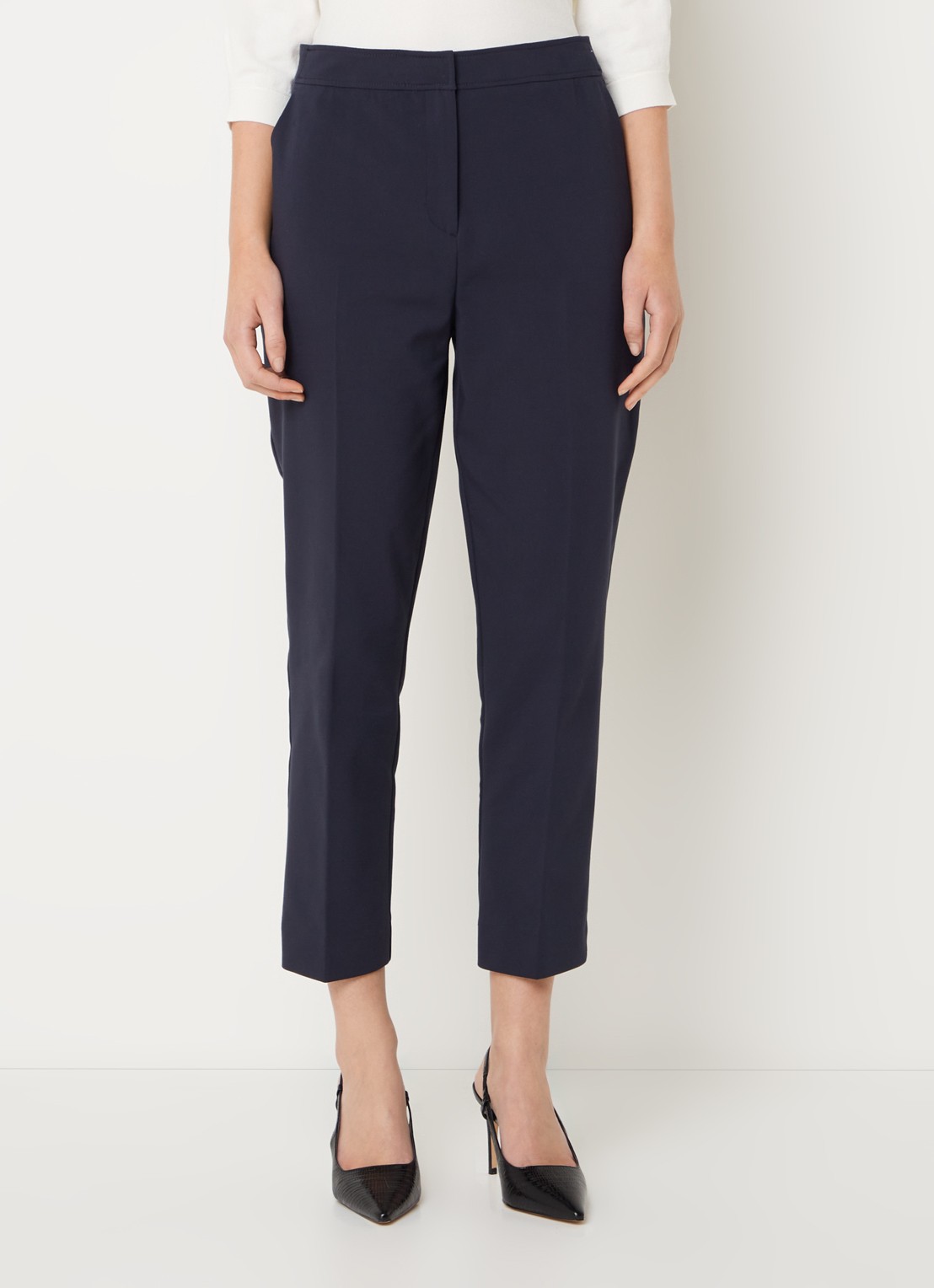 Phase Eight Ulrica high waist tapered fit cropped chino  - detail donkerblauw