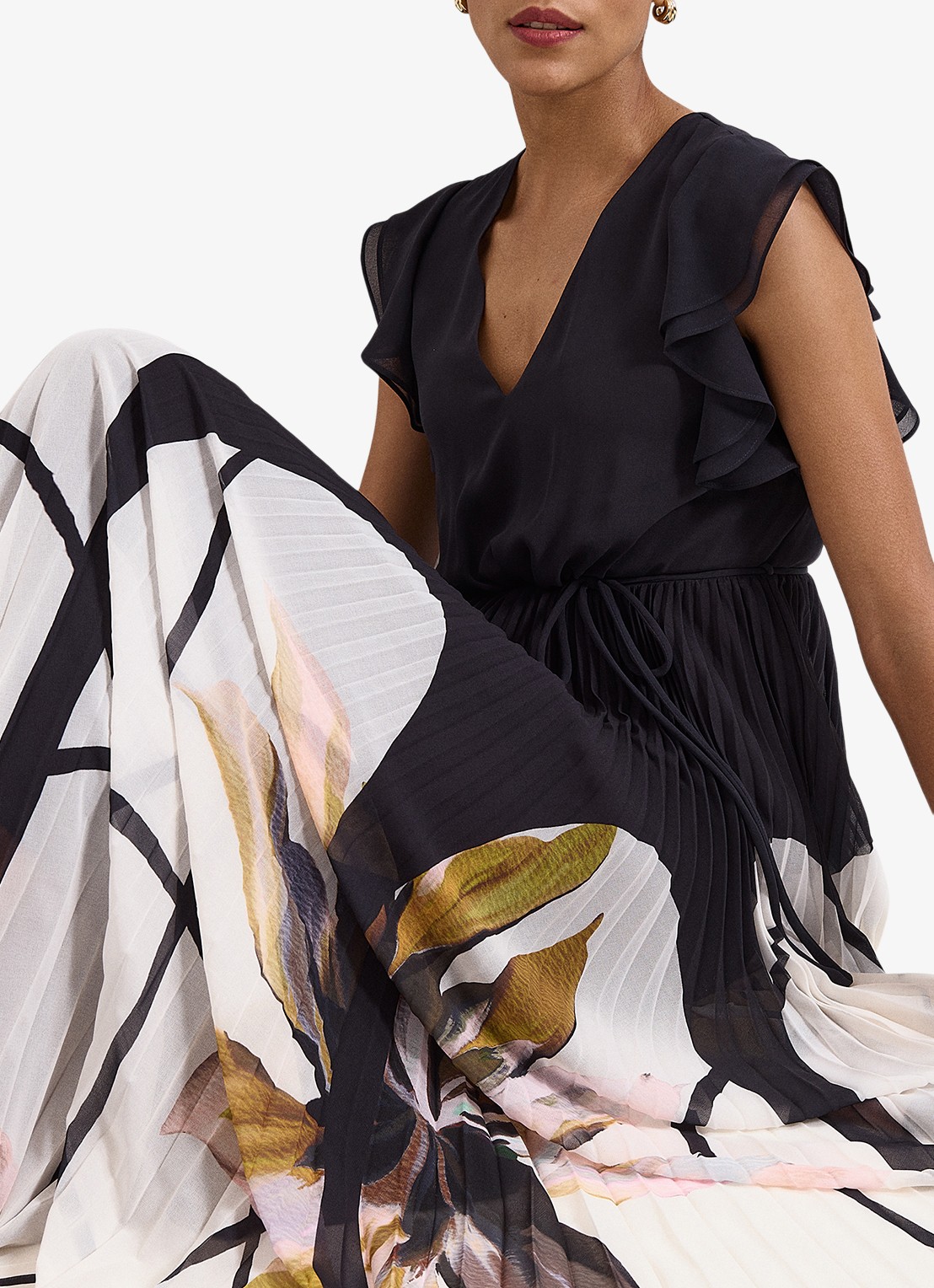 Phase Eight Uma maxi jurk met V-hals en plooien - detail 6 zwart