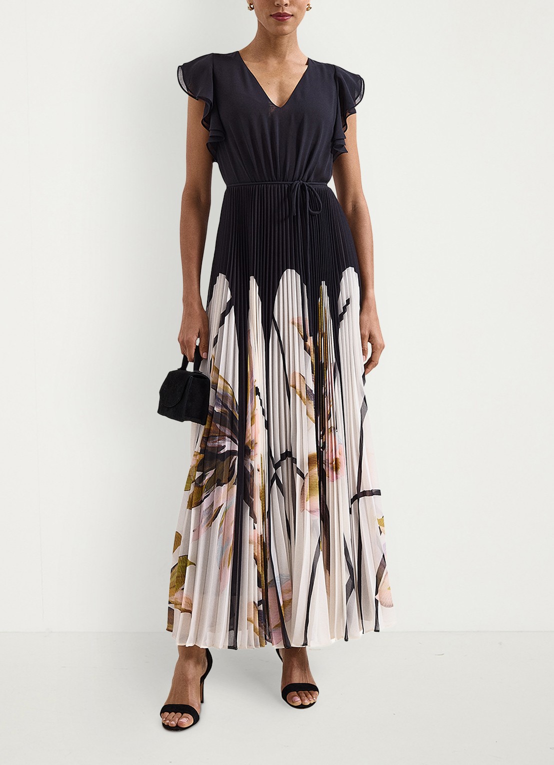Phase Eight Uma maxi jurk met V-hals en plooien - voorkant 2 zwart