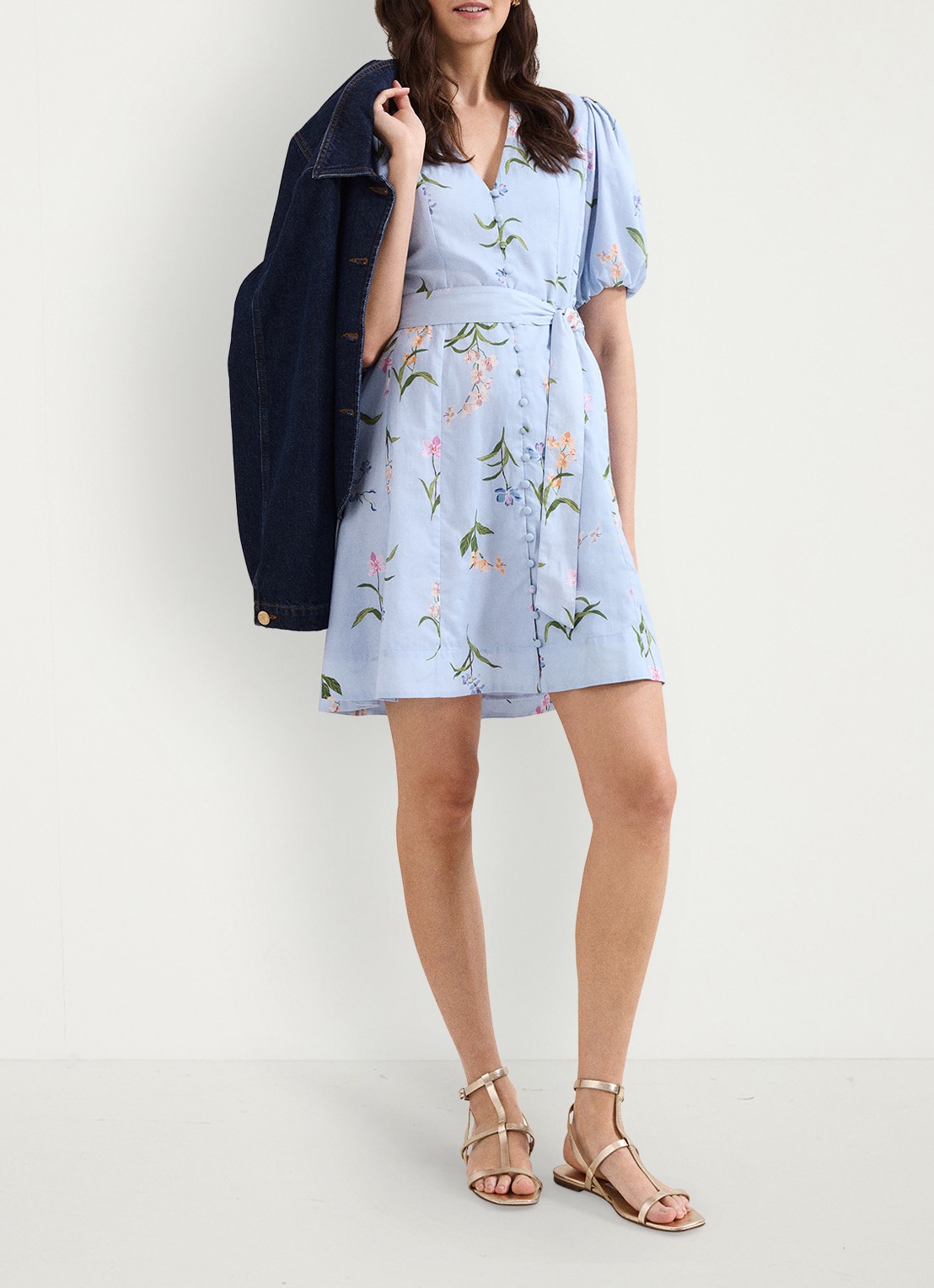 Phase Eight Velma mini jurk met bloemenprint en strikceintuur - detail 6 lichtblauw