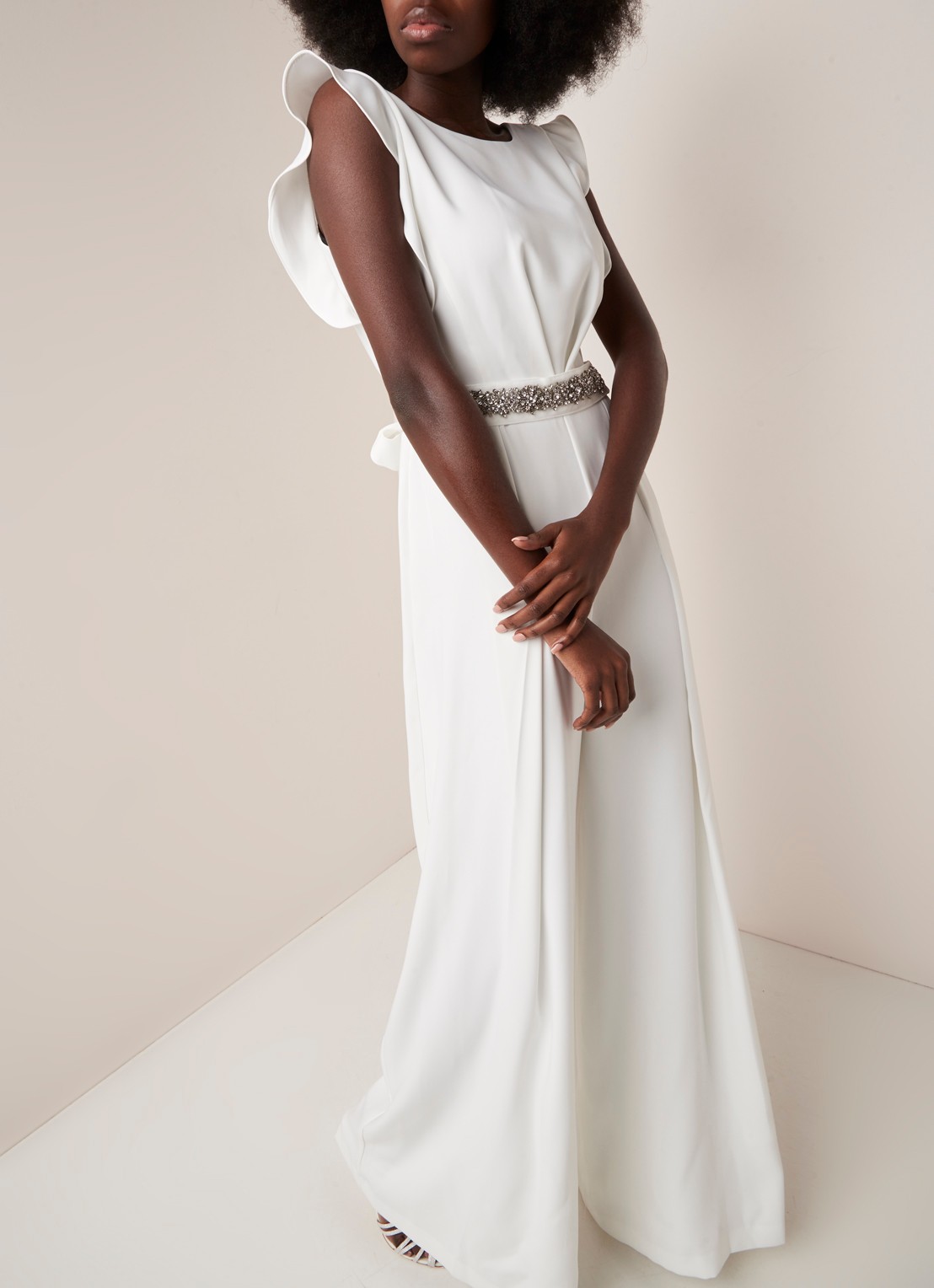 Phase Eight Victoriana bruids jumpsuit met strass-decoratie en strikceintuur - detail 2 ivoor