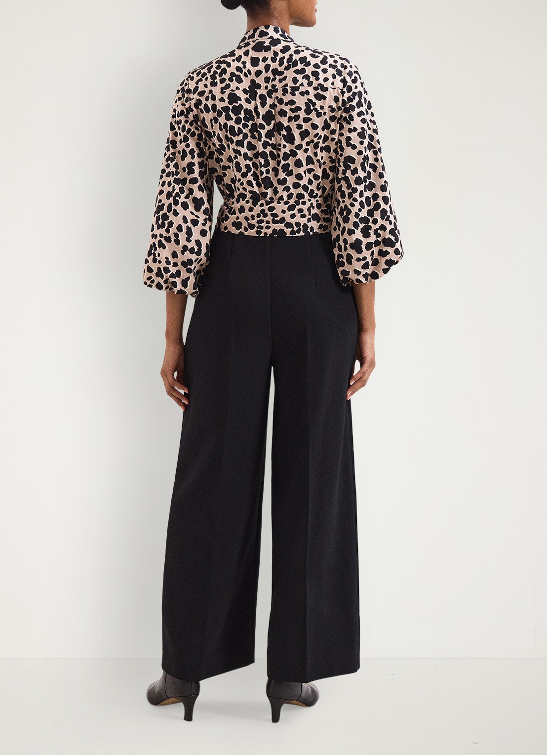 Phase Eight Wide fit jumpsuit met dierenprint - achterkant zwart