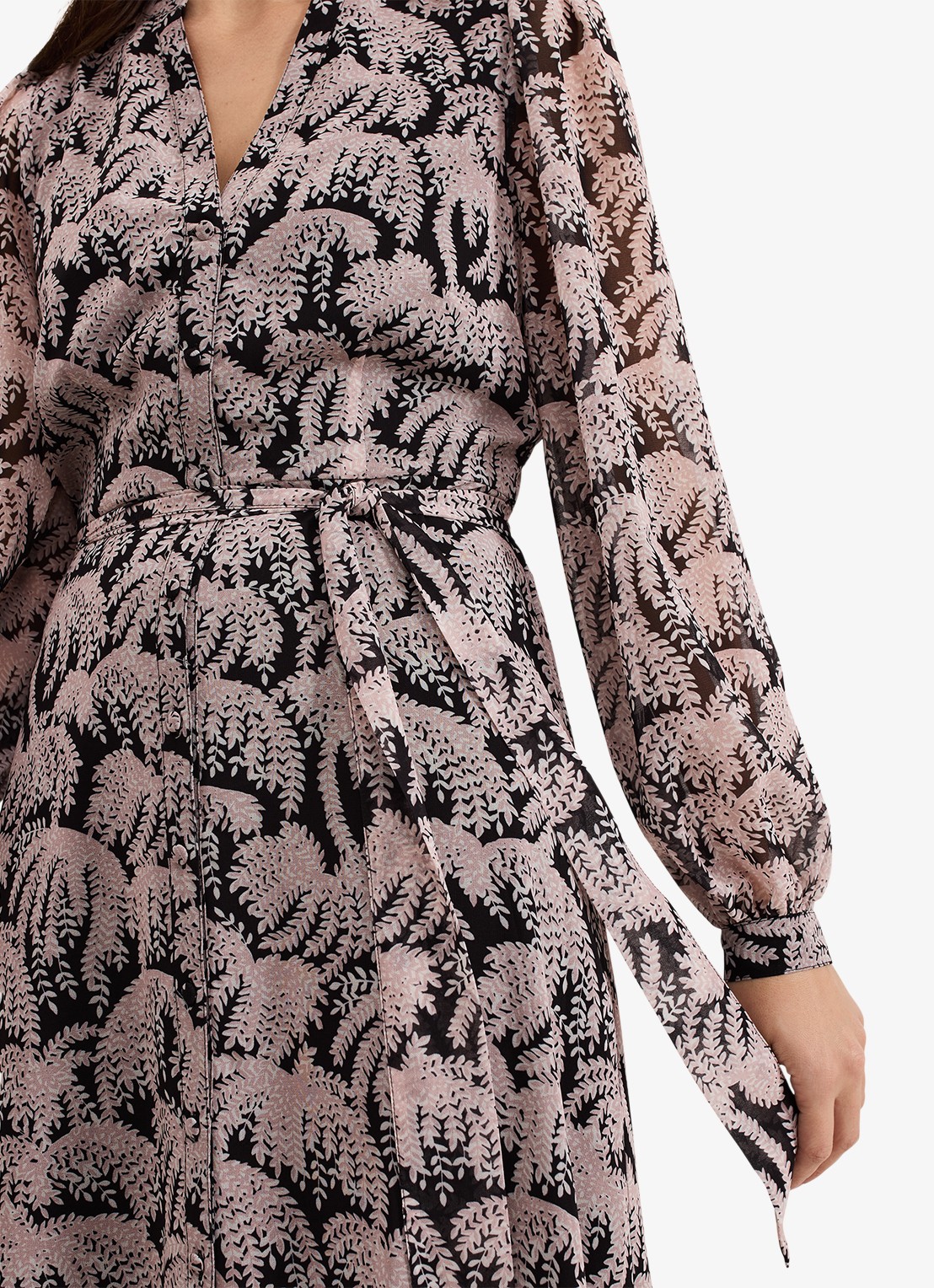 Phase Eight Willow maxi blousejurk met bladprint en strikceintuur - detail 3 zwart