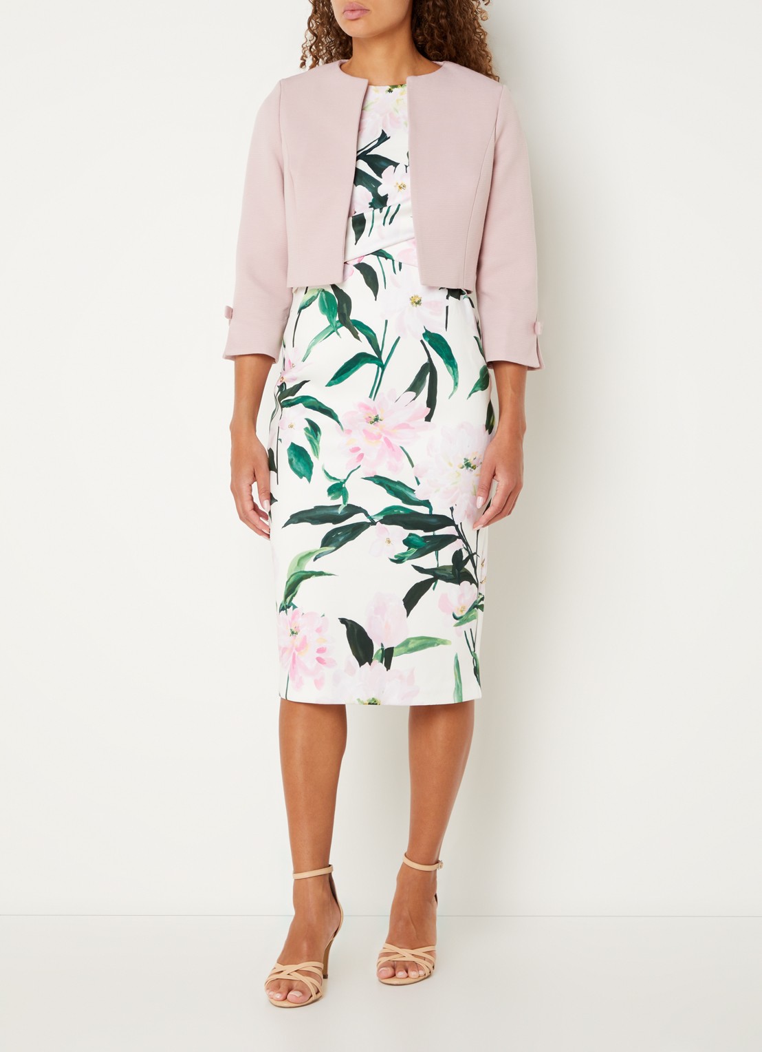 Phase Eight Zoelle bolero met schoudervulling - voorkant 3 roze