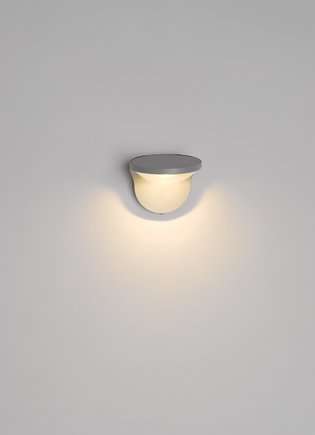Philips Dusk wandlamp met zonnecel en bewegingssensor - detail 6 grijs