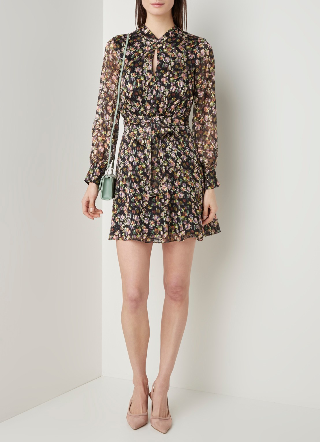 Phillippa mini jurk in zijdeblend met bloemenprint - voorkant 3 zwart