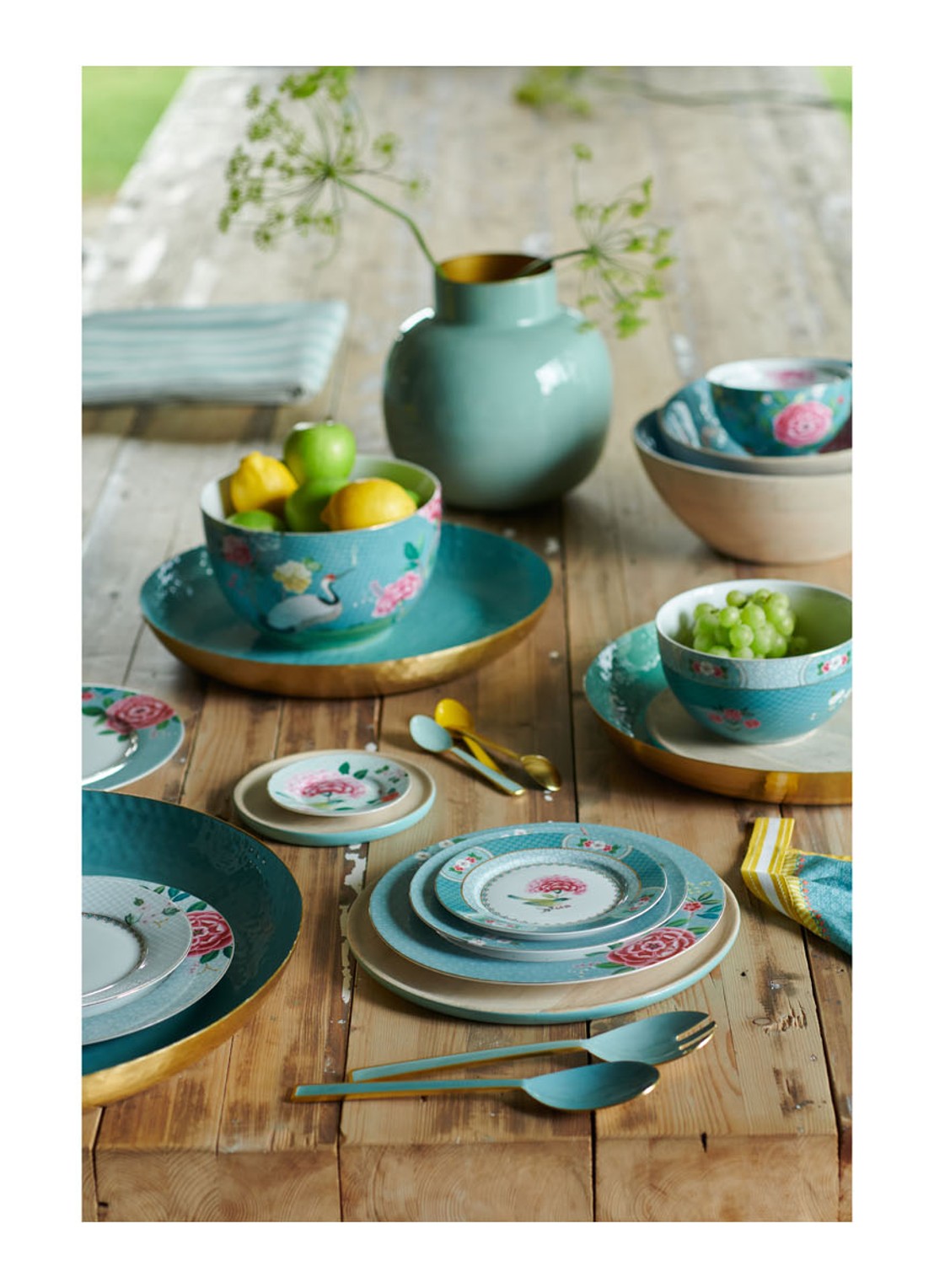 Pip Studio Blushing Birds mok 35 cl  - voorkant 3 lichtblauw