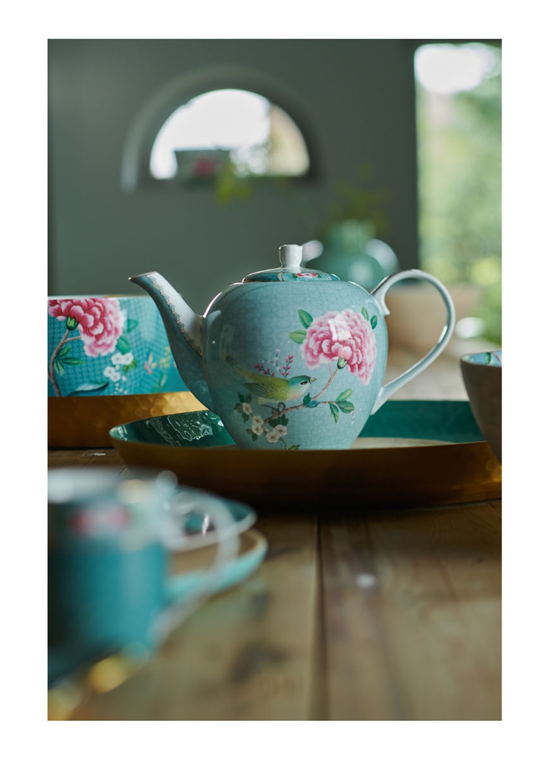 Pip Studio Blushing Birds theepot 1,6 liter - detail 4 lichtblauw