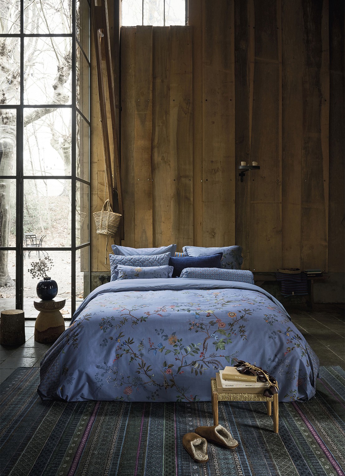 Pip Studio Bustani bedsprei 150 x 200 cm - voorkant blauw