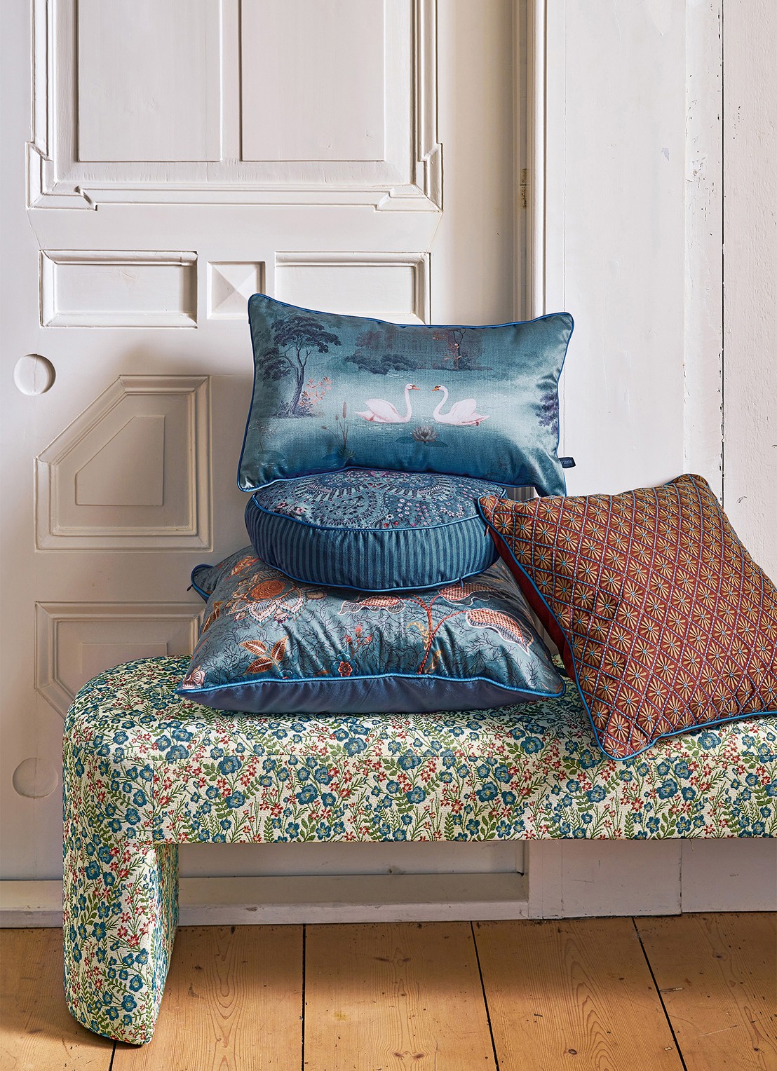 Pip Studio Darjeeling Days sierkussen 55 x 33 cm - voorkant 7 blauw