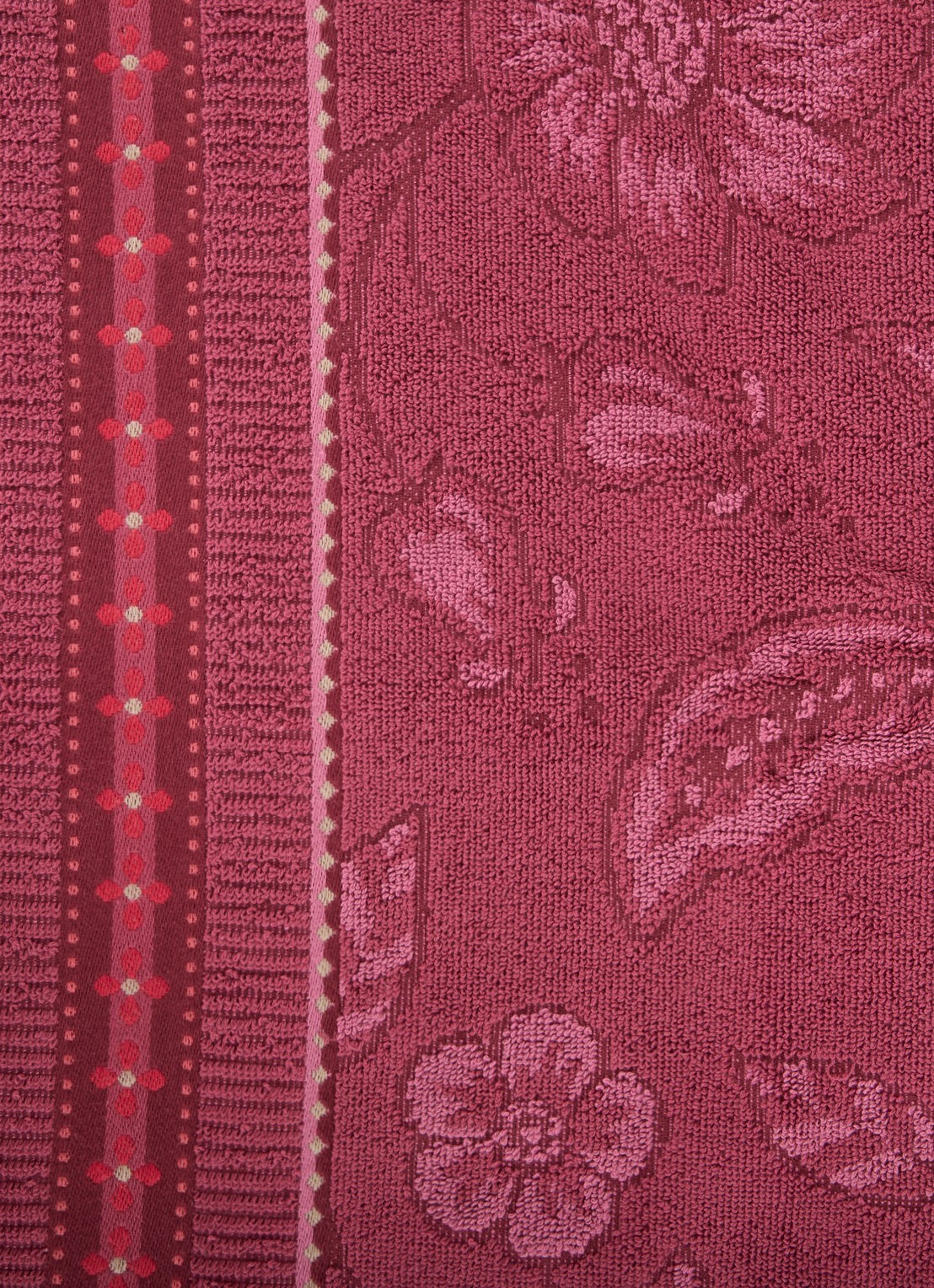 Pip Studio Jasmin Jacquard badhanddoek van katoen - 500 gr/m2 - 55 x 100 cm - detail donkerroze