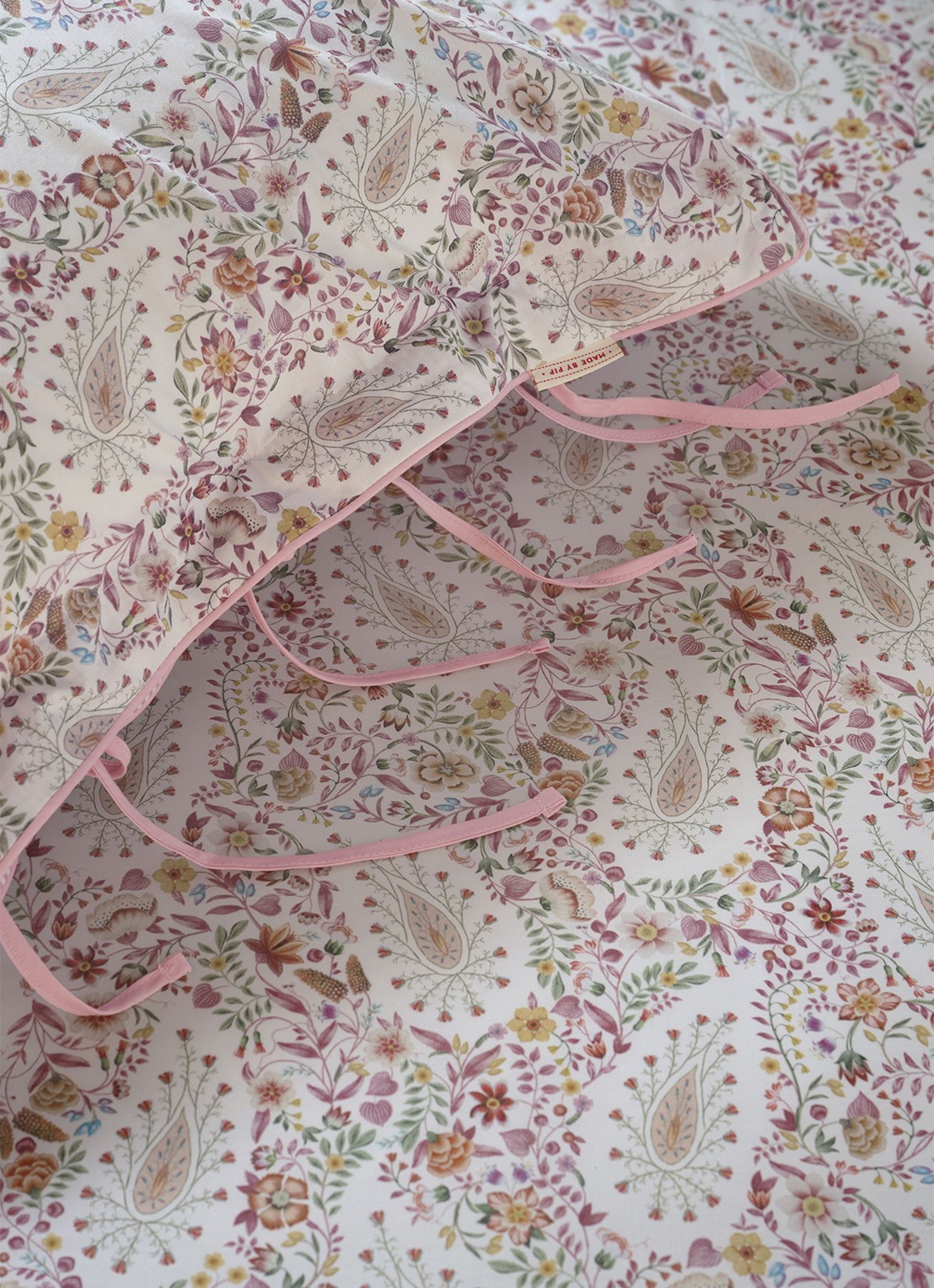 Pip Studio Kairi Bloom dekbedovertrekset - inclusief kussenslopen - detail 3 lichtroze